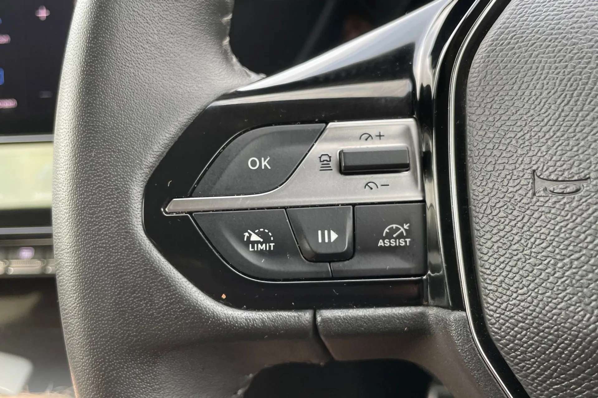 2023 PEUGEOT 408 2023 PEUGEOT 408