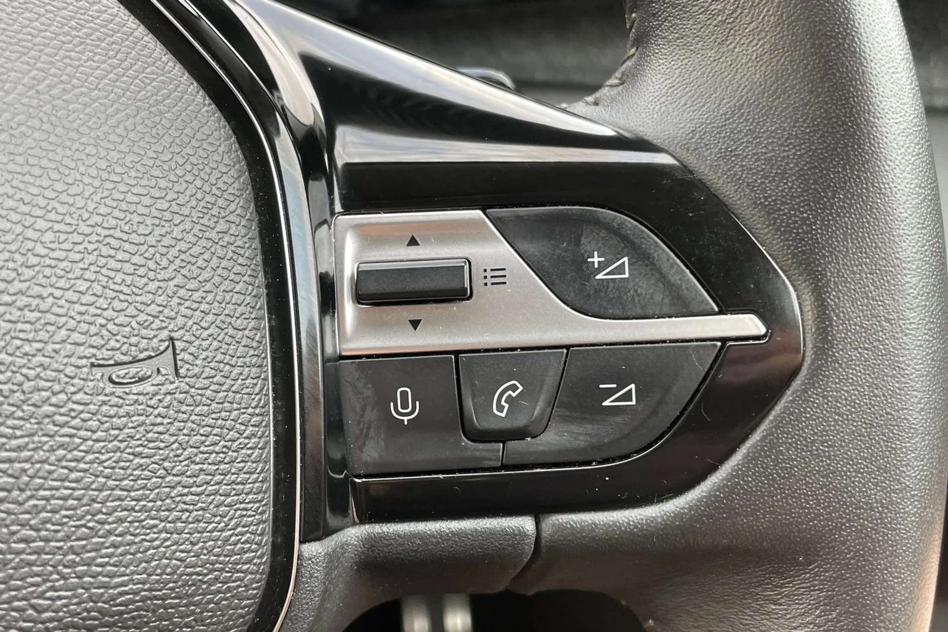 2023 PEUGEOT 408 2023 PEUGEOT 408