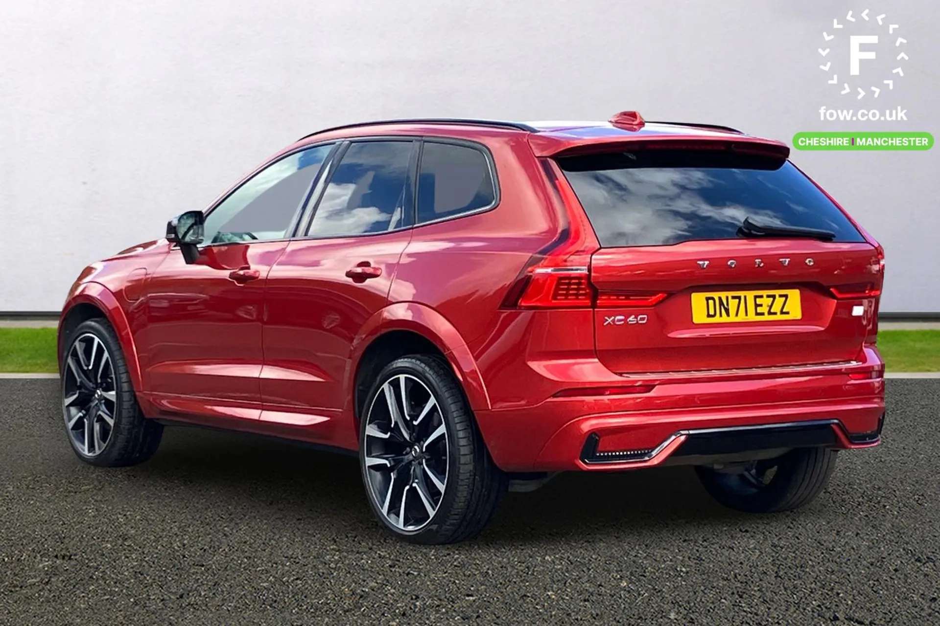 A 2021 VOLVO XC60 2.0 T8 Recharge PHEV R DESIGN Pro 5dr AWD Auto [Tech - Bowers and Wilkins,Heated Front Windscreen - Removes Head-Up Display,Nappa-Textile Contour Spor A 2021 VOLVO XC60 2.0 T8 Recharge PHEV R DESIGN Pro 5dr AWD Auto [Tech - Bowers and Wilkins,Heated Front Windscreen - Removes Head-Up Display,Nappa-Textile Contour Spor