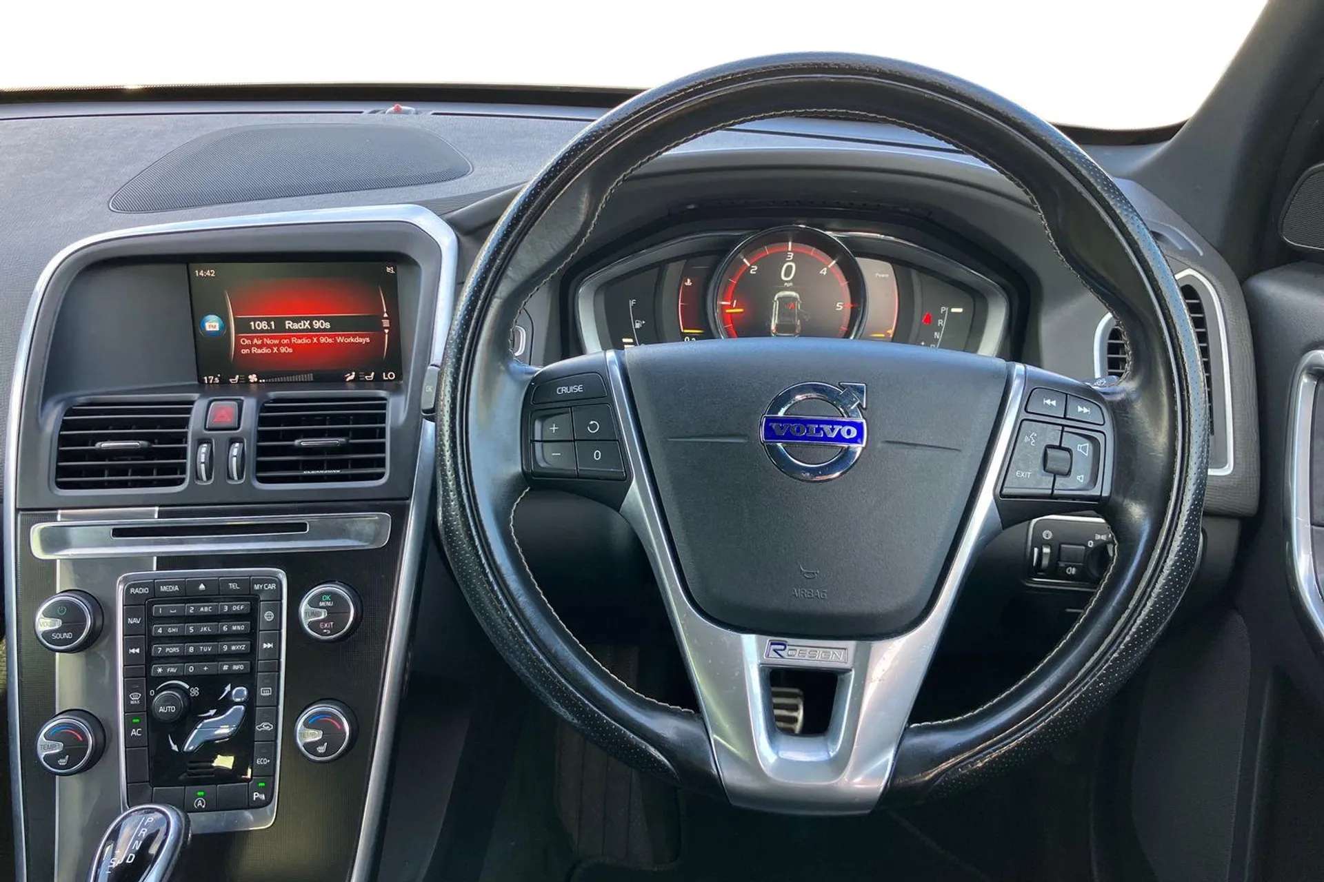 2017 VOLVO XC60 2017 VOLVO XC60