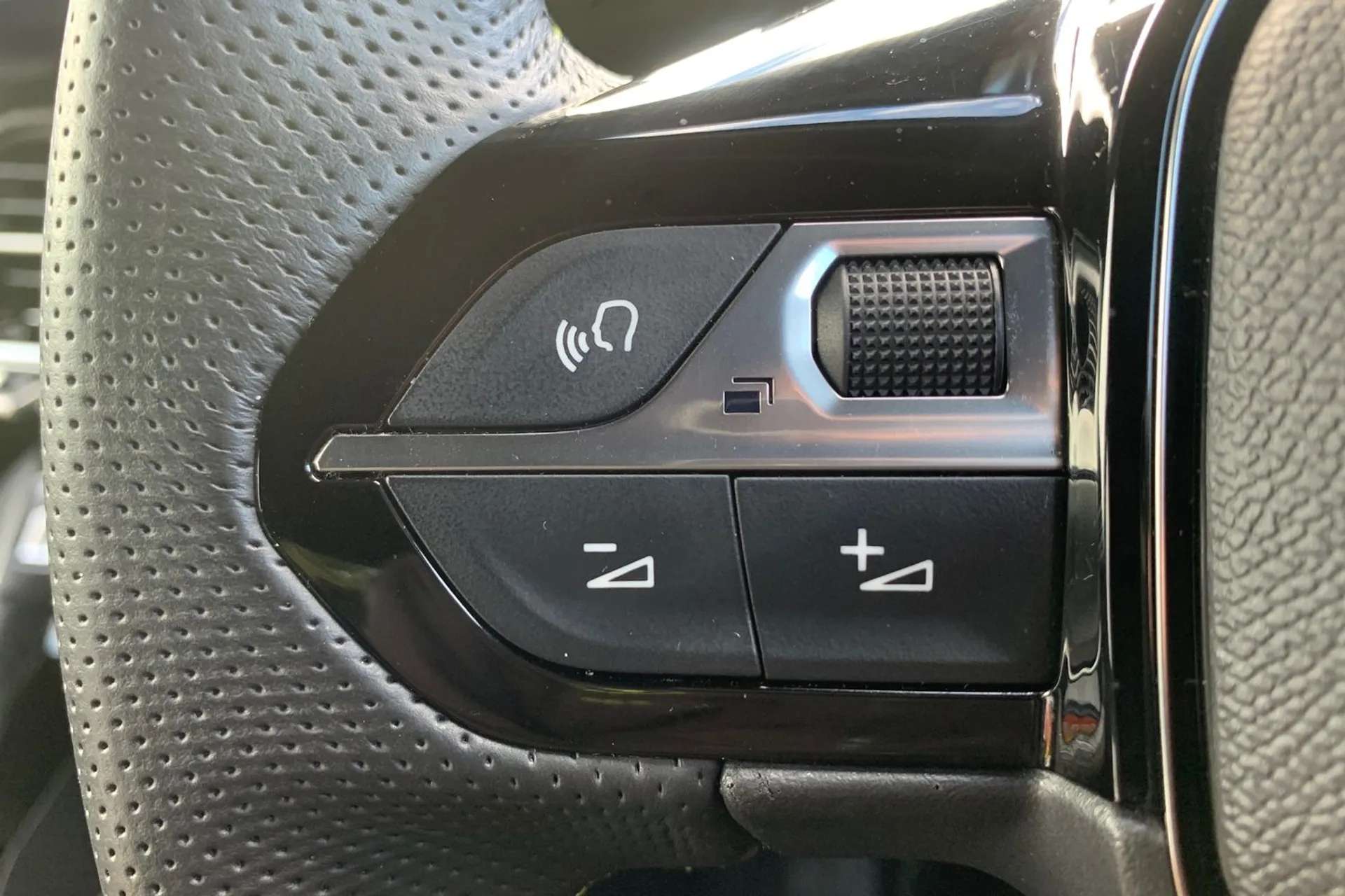 2024 PEUGEOT 2008 2024 PEUGEOT 2008