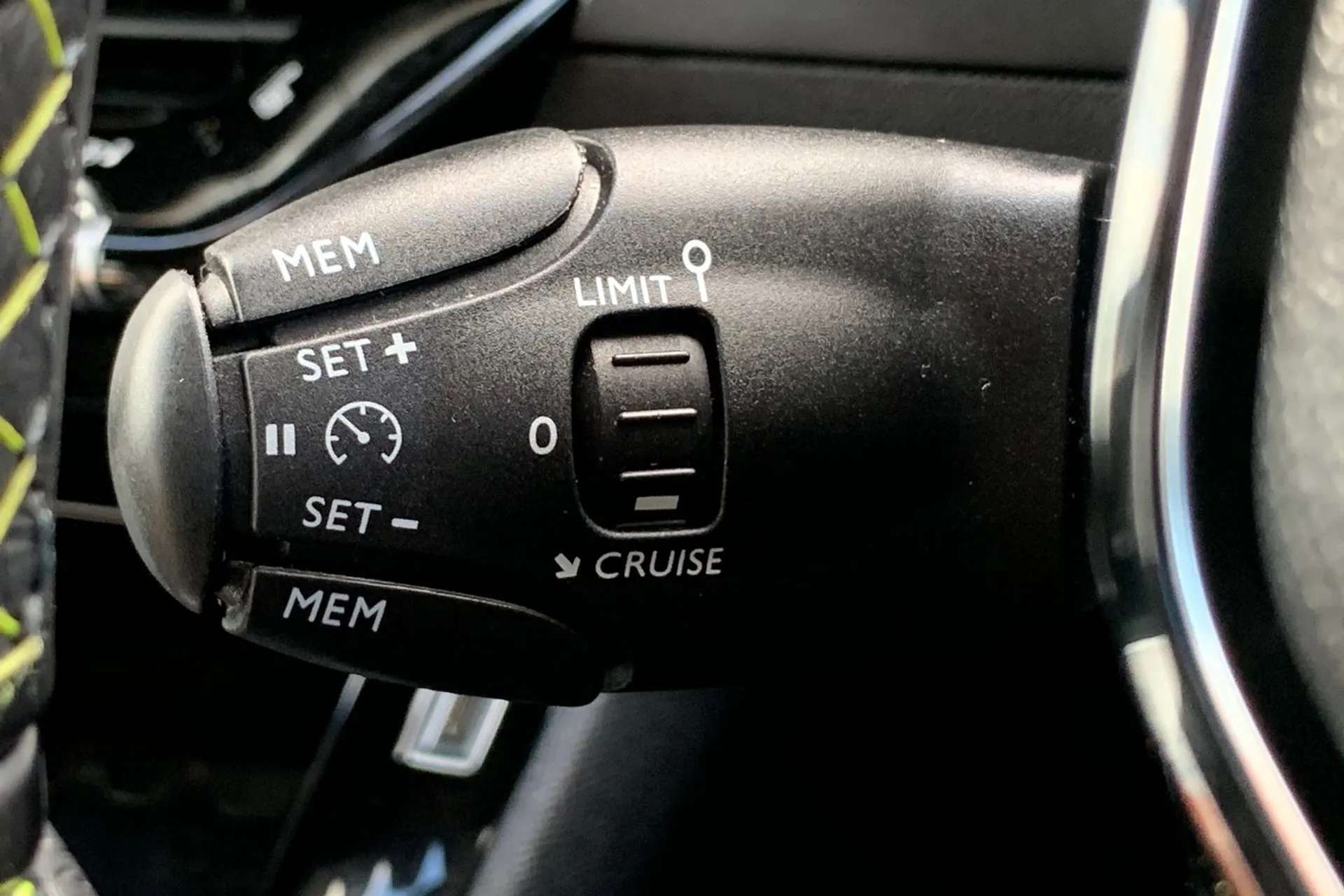 2024 PEUGEOT 2008 2024 PEUGEOT 2008