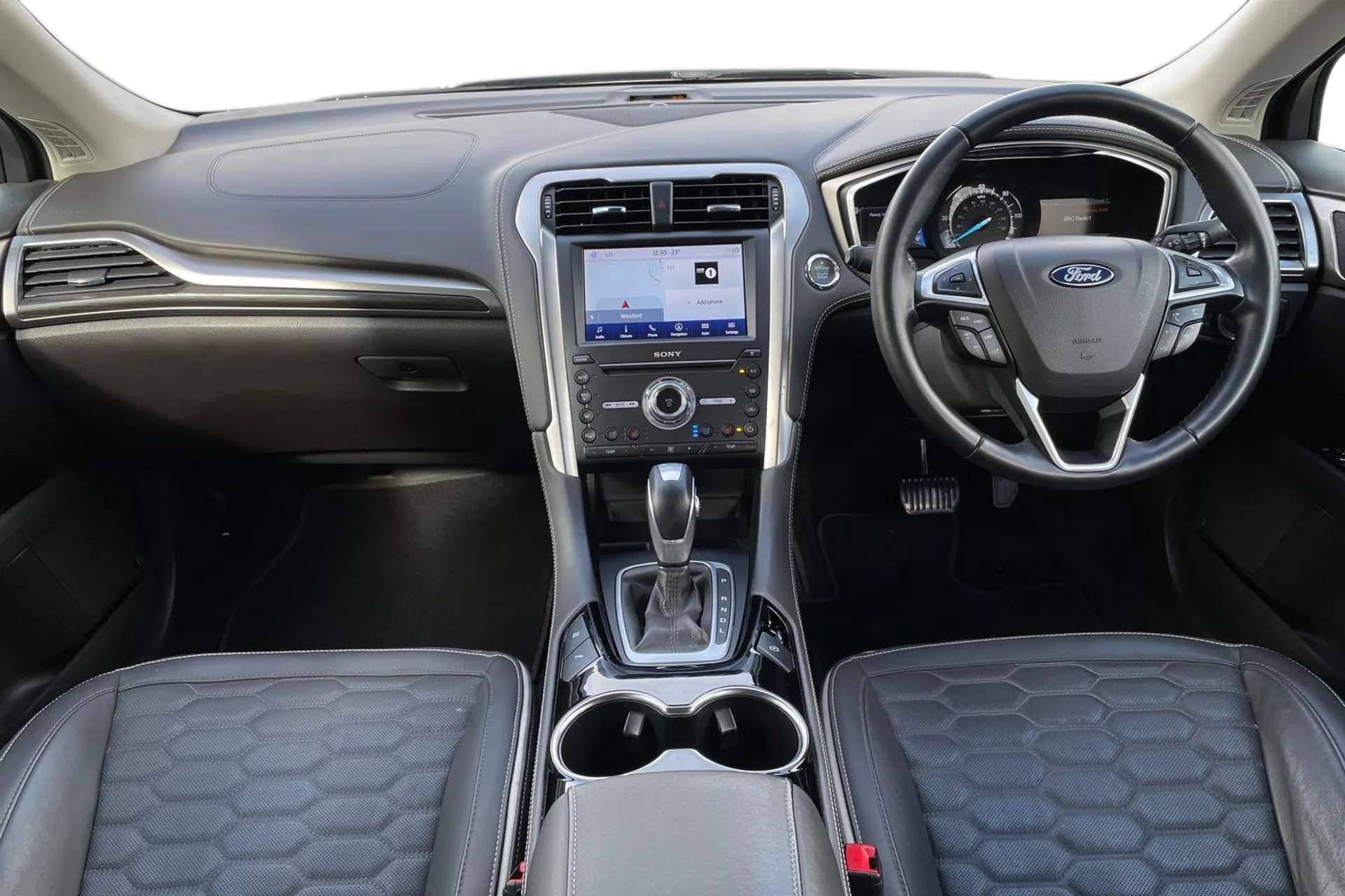A 2021 FORD MONDEO VIGNALE 2.0 Hybrid 5dr Auto [Unique Ford Vignale exterior styling with dark tarnish detailing, Luxury premium leather upholstery, 19" Dark Tarnish alloy wheel A 2021 FORD MONDEO VIGNALE 2.0 Hybrid 5dr Auto [Unique Ford Vignale exterior styling with dark tarnish detailing, Luxury premium leather upholstery, 19" Dark Tarnish alloy wheel