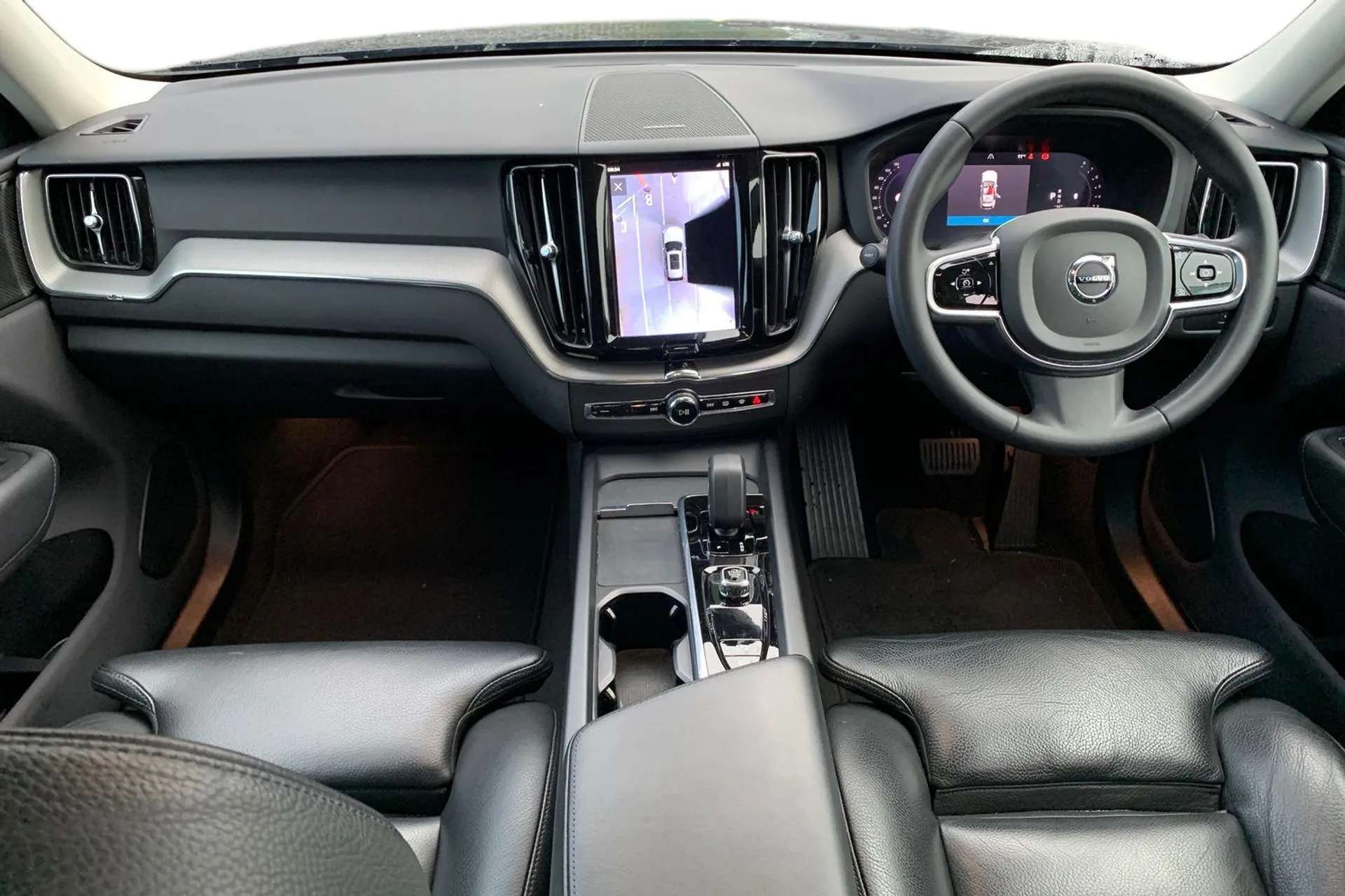 A 2023 VOLVO XC60 2.0 B4P Plus Dark 5dr Geartronic [360 degree surround view parking camera with side proximity sensors,Driver assistance (pilot assist and adaptive cru A 2023 VOLVO XC60 2.0 B4P Plus Dark 5dr Geartronic [360 degree surround view parking camera with side proximity sensors,Driver assistance (pilot assist and adaptive cru