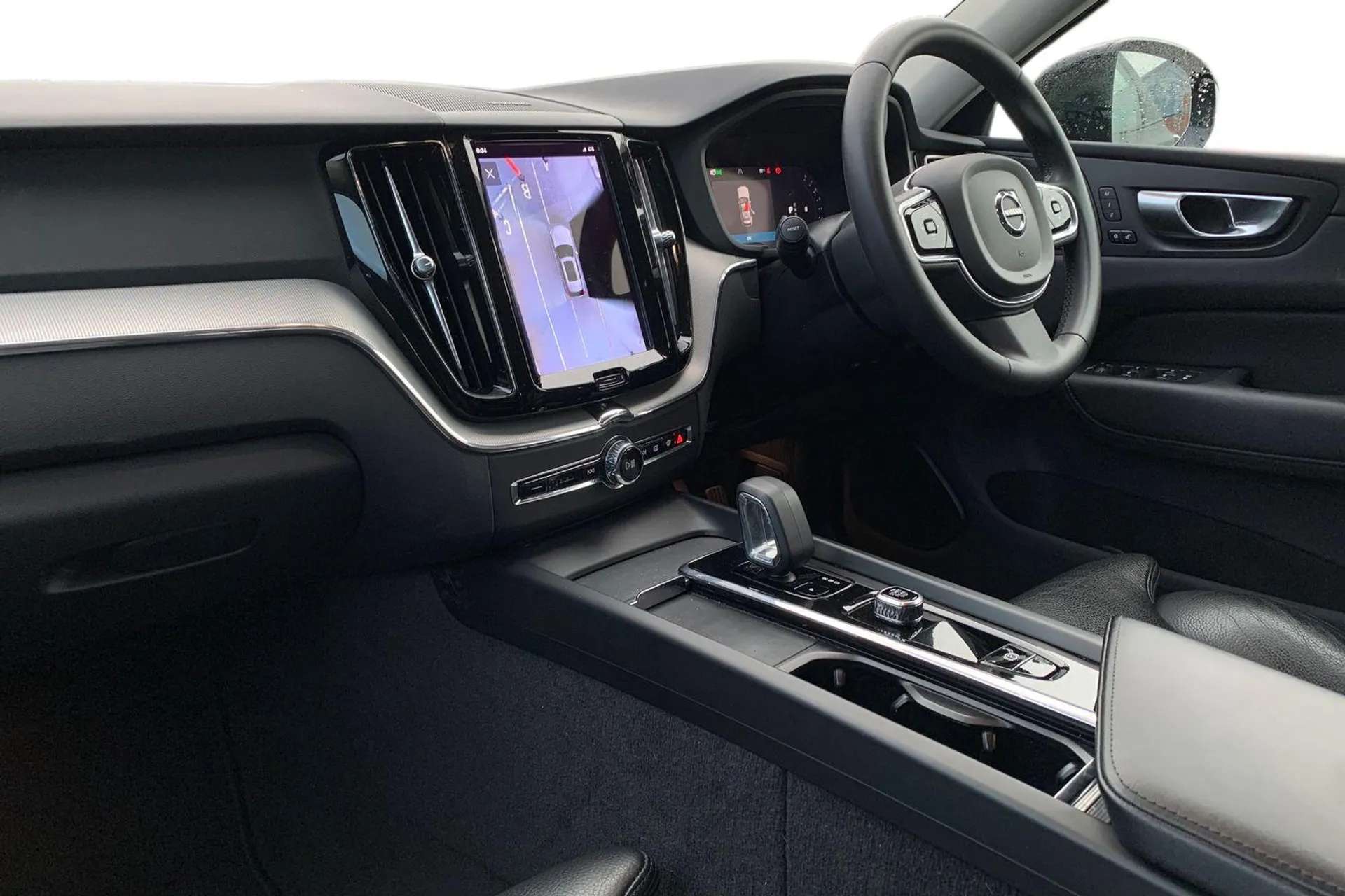 A 2023 VOLVO XC60 2.0 B4P Plus Dark 5dr Geartronic [360 degree surround view parking camera with side proximity sensors,Driver assistance (pilot assist and adaptive cru A 2023 VOLVO XC60 2.0 B4P Plus Dark 5dr Geartronic [360 degree surround view parking camera with side proximity sensors,Driver assistance (pilot assist and adaptive cru