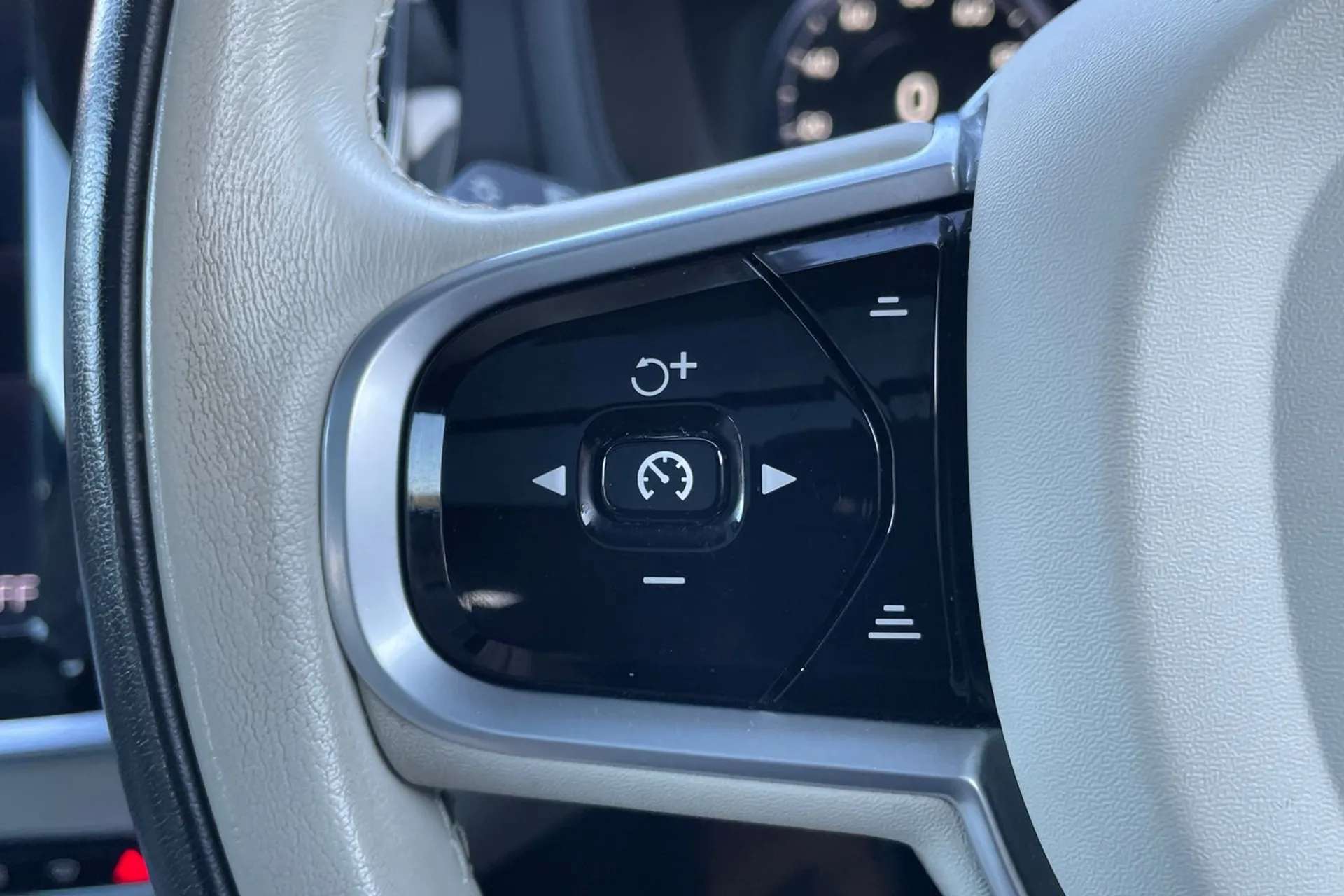 2019 VOLVO V60 2019 VOLVO V60