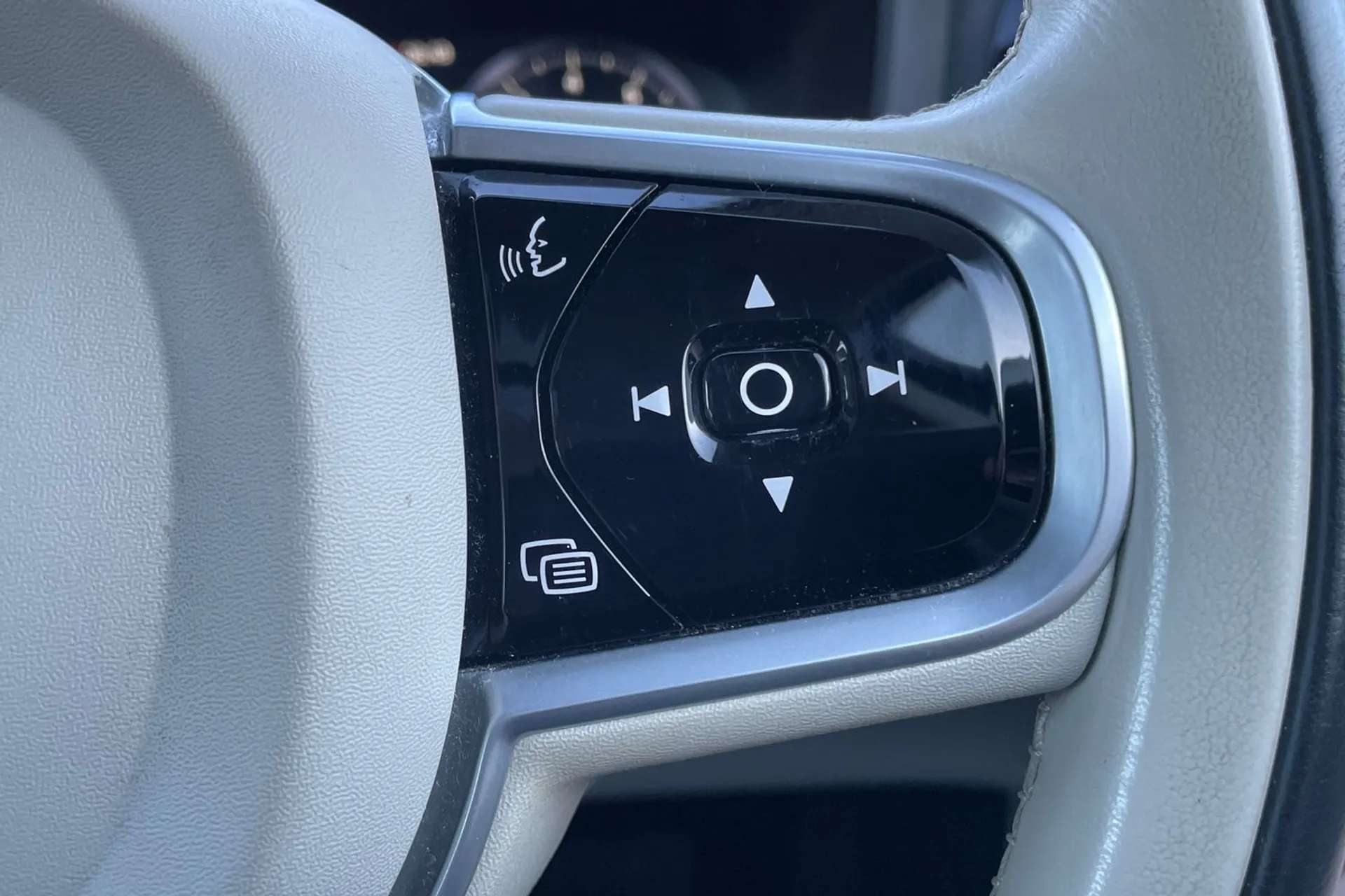 2019 VOLVO V60 2019 VOLVO V60
