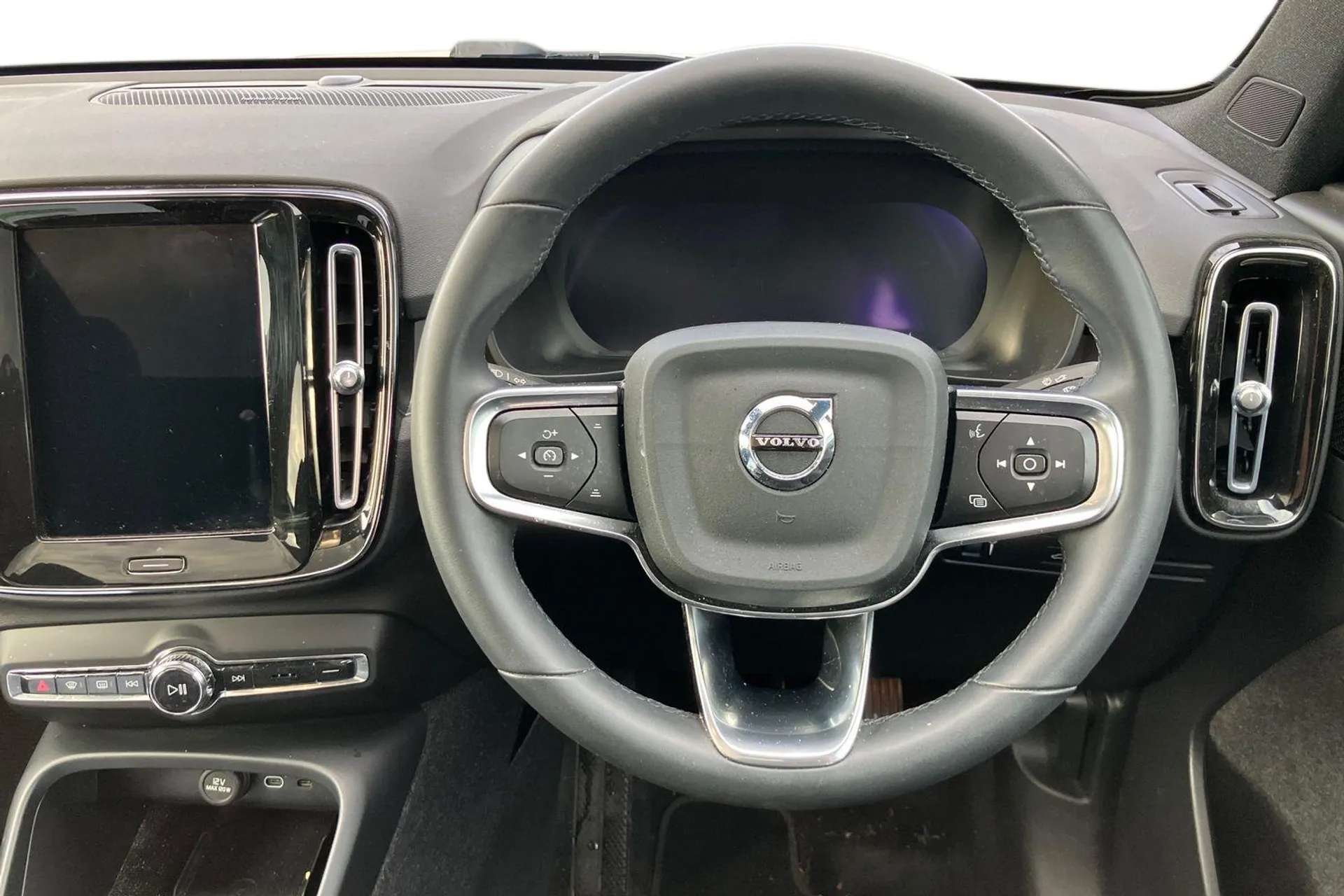 2022 VOLVO C40 2022 VOLVO C40