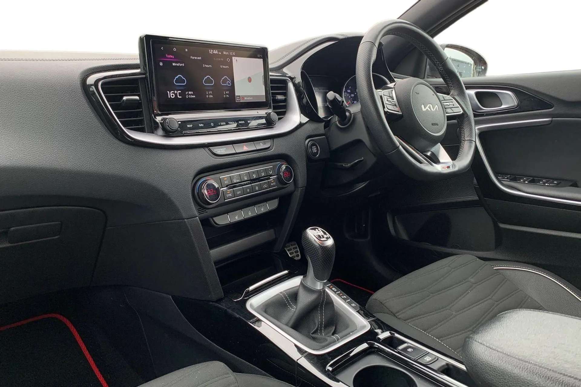 A 2022 KIA PRO CEED 1.5T GDi ISG GT-Line 5dr [Forward Collision-Avoidance Assist (FCA) - City/Pedestrian/Cyclist, Electric adjustable/heated/folding door mirrors with LED A 2022 KIA PRO CEED 1.5T GDi ISG GT-Line 5dr [Forward Collision-Avoidance Assist (FCA) - City/Pedestrian/Cyclist, Electric adjustable/heated/folding door mirrors with LED