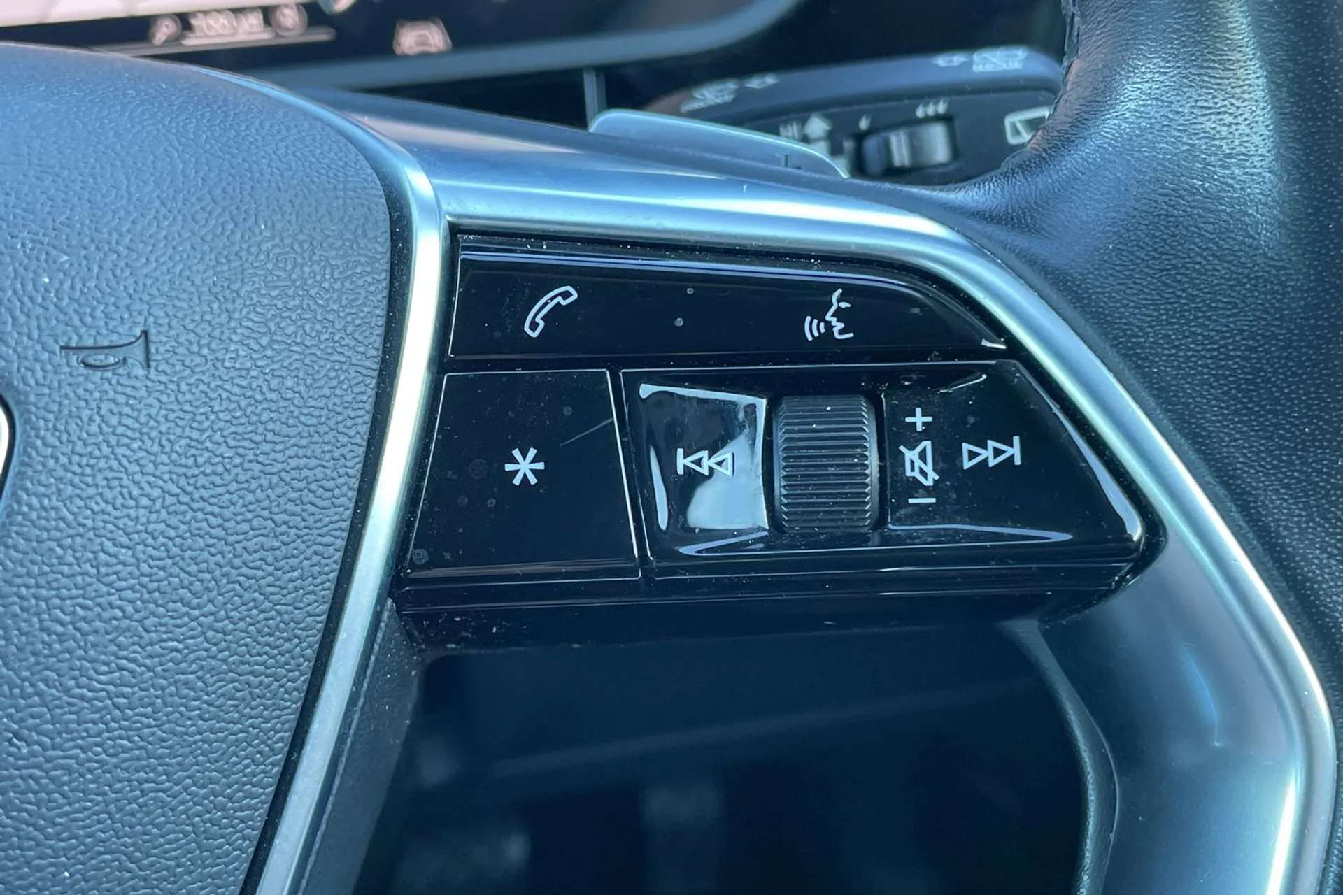 2021 AUDI E-TRON 2021 AUDI E-TRON