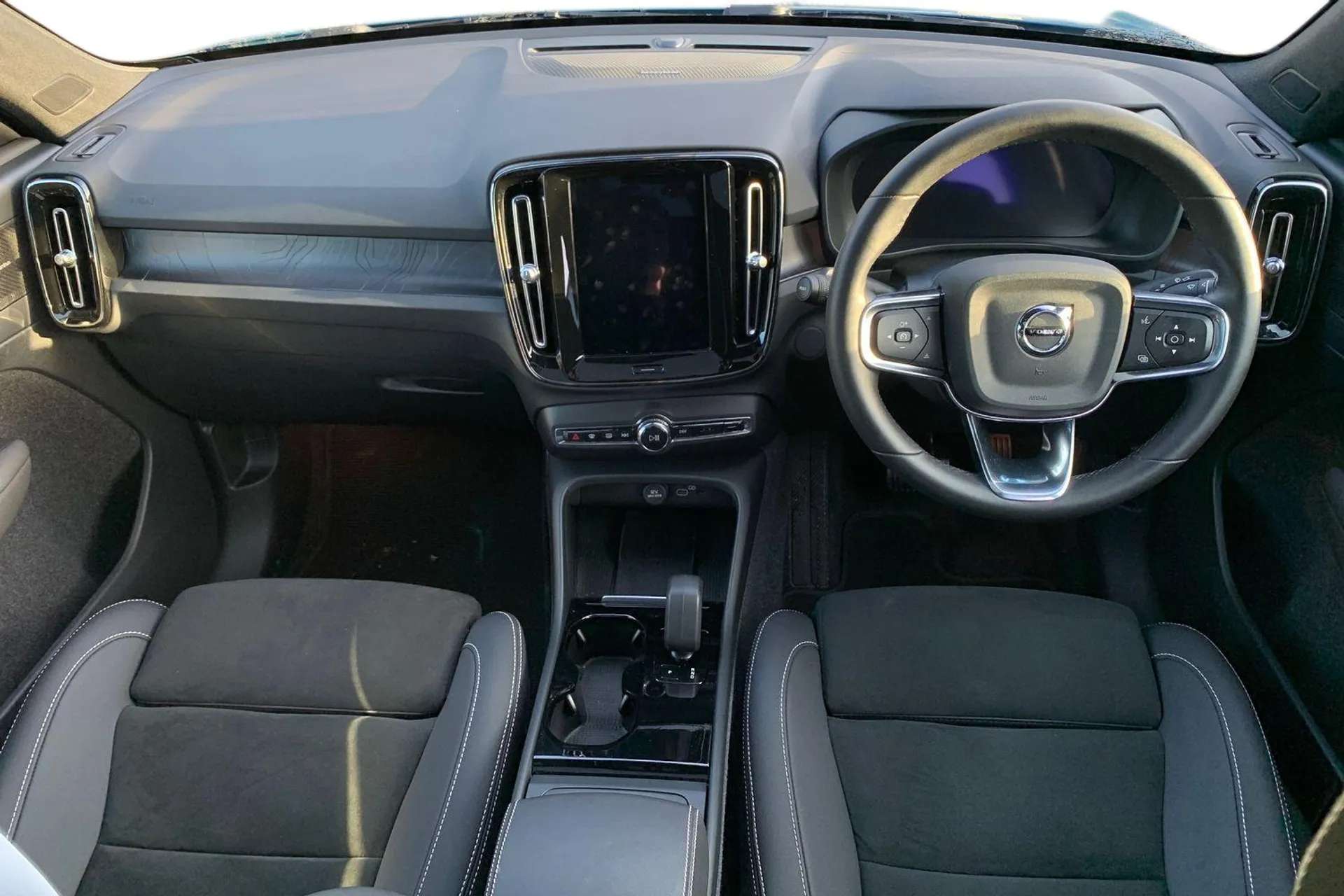 2023 VOLVO C40 2023 VOLVO C40