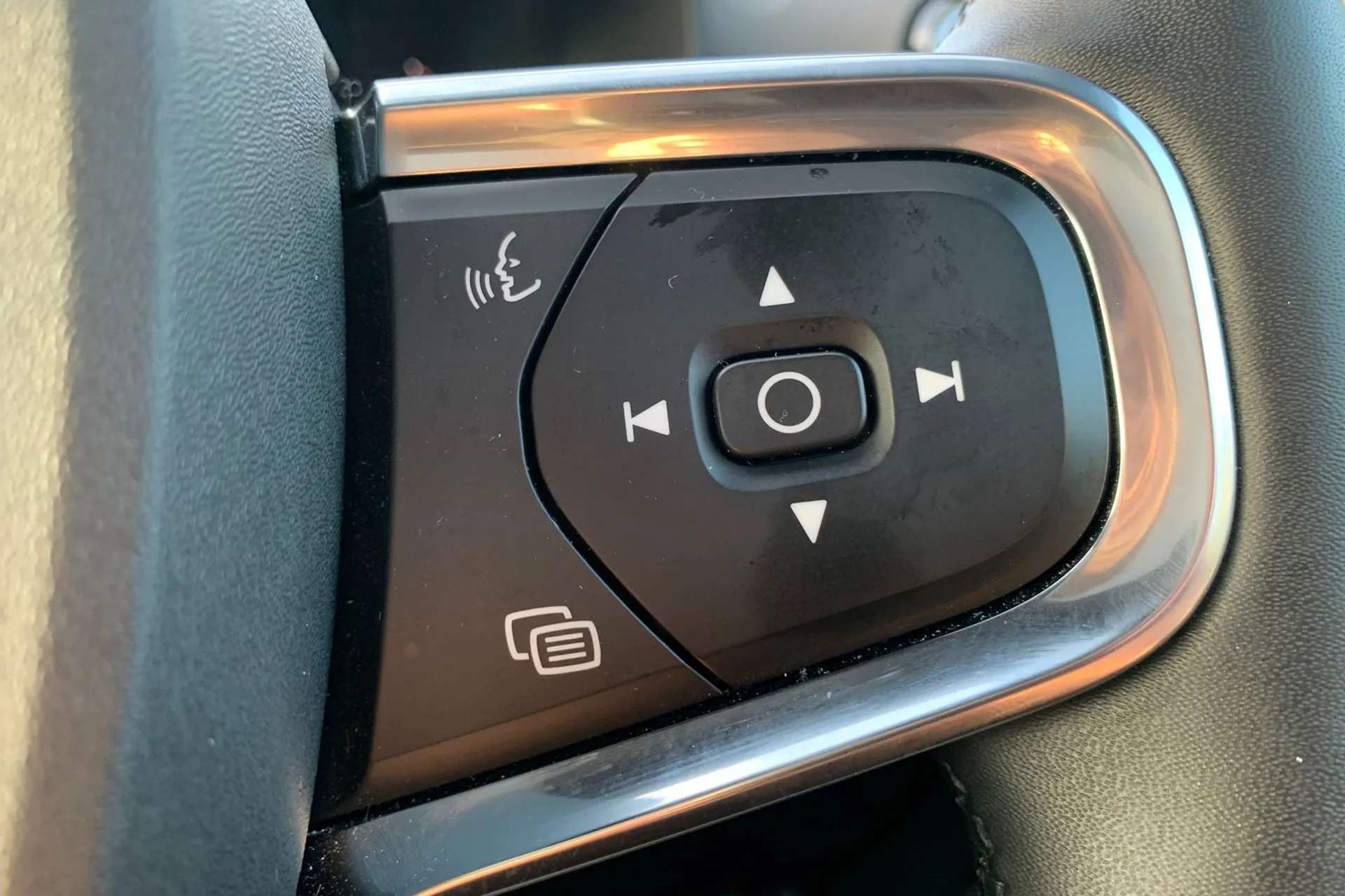 2023 VOLVO C40 2023 VOLVO C40