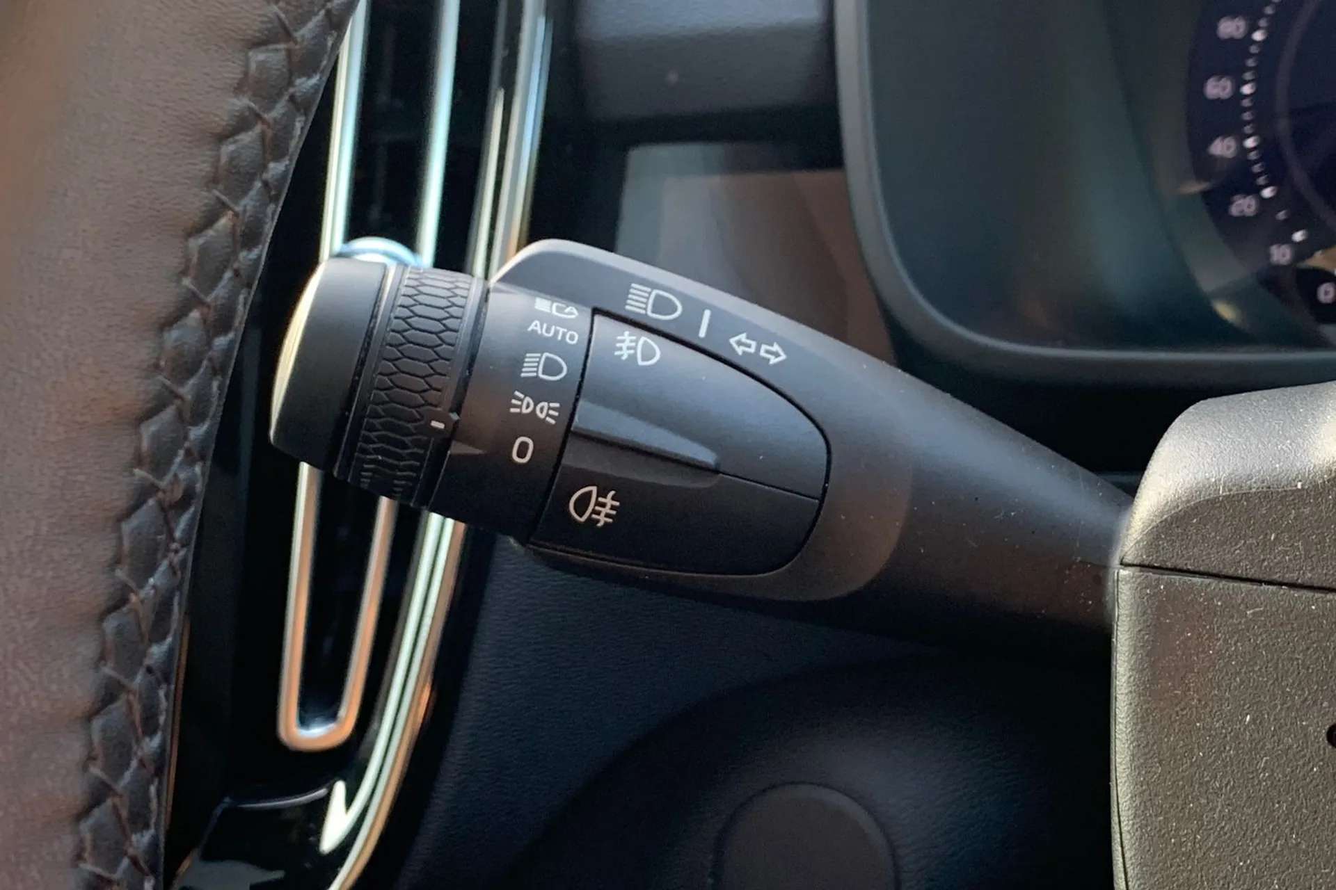 2023 VOLVO C40 2023 VOLVO C40