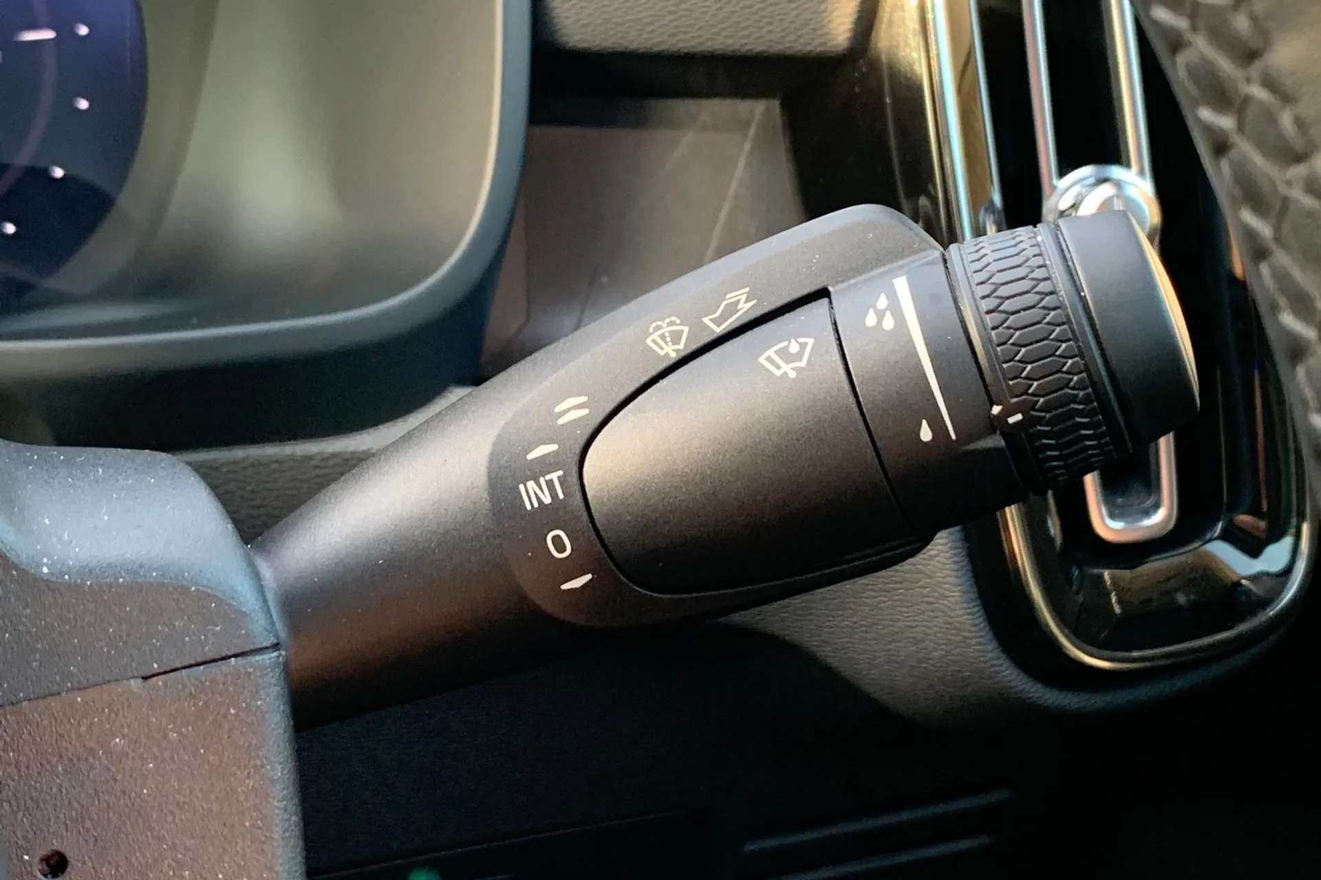 2023 VOLVO C40 2023 VOLVO C40