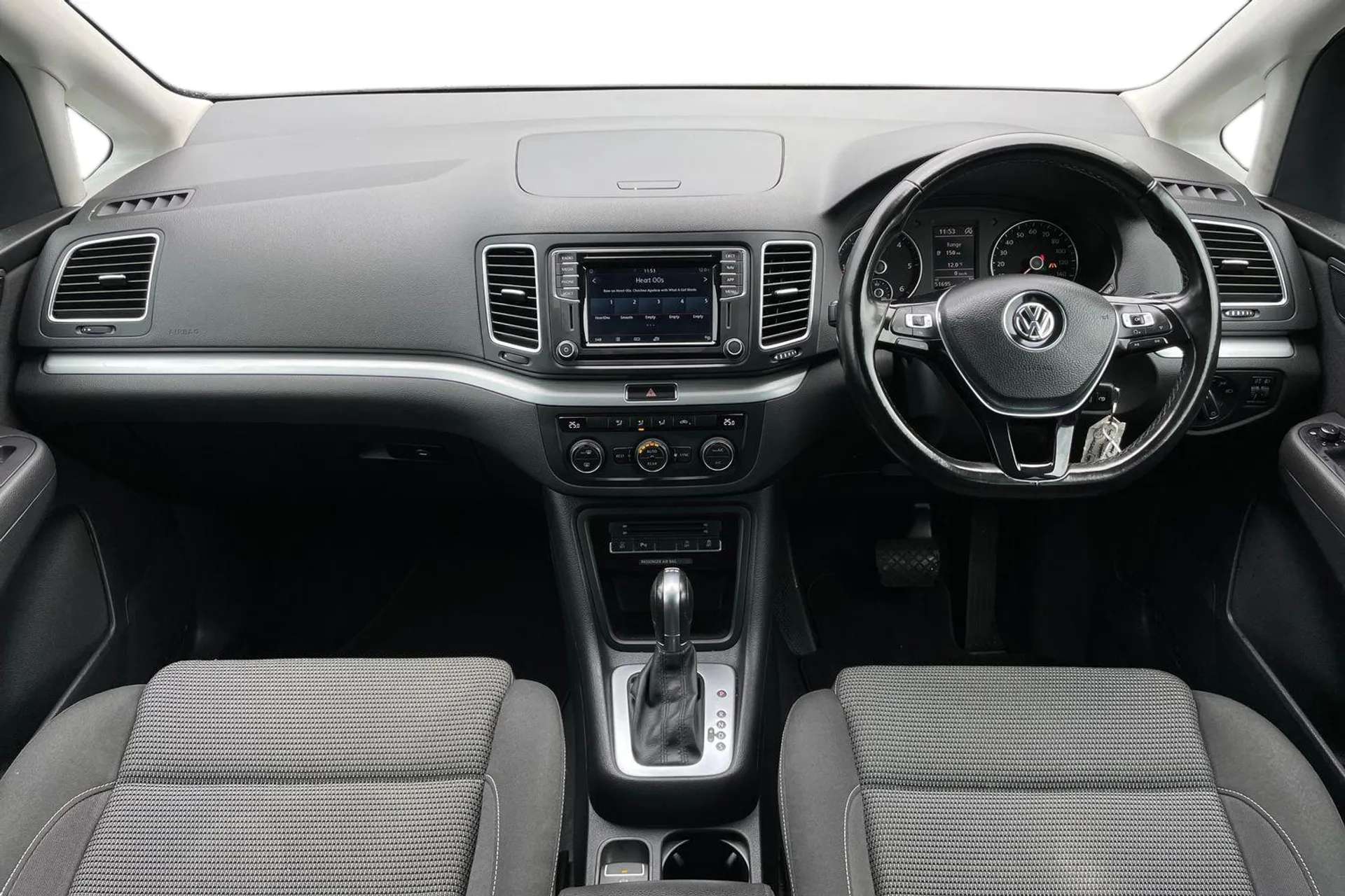A 2020 VOLKSWAGEN SHARAN 2.0 TDI SCR 150 SE Nav 5dr DSG [ Side scan and radar sensor controlled warning system, Stop/start function, Lane assist and camera controlled warning A 2020 VOLKSWAGEN SHARAN 2.0 TDI SCR 150 SE Nav 5dr DSG [ Side scan and radar sensor controlled warning system, Stop/start function, Lane assist and camera controlled warning