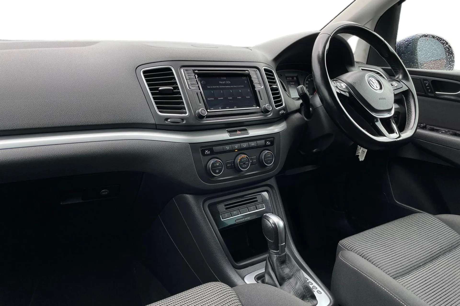A 2020 VOLKSWAGEN SHARAN 2.0 TDI SCR 150 SE Nav 5dr DSG [ Side scan and radar sensor controlled warning system, Stop/start function, Lane assist and camera controlled warning A 2020 VOLKSWAGEN SHARAN 2.0 TDI SCR 150 SE Nav 5dr DSG [ Side scan and radar sensor controlled warning system, Stop/start function, Lane assist and camera controlled warning
