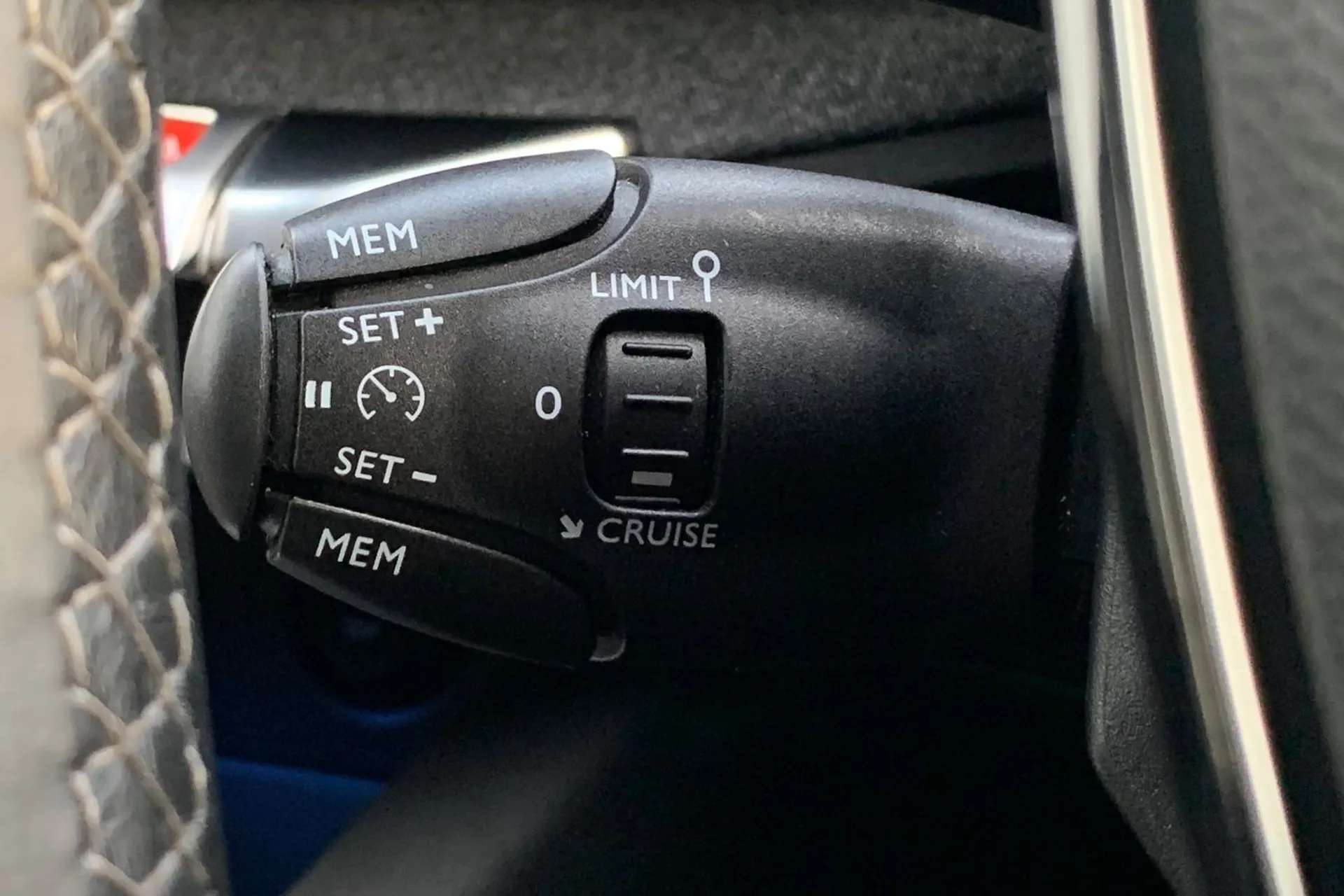 2020 PEUGEOT 3008 2020 PEUGEOT 3008