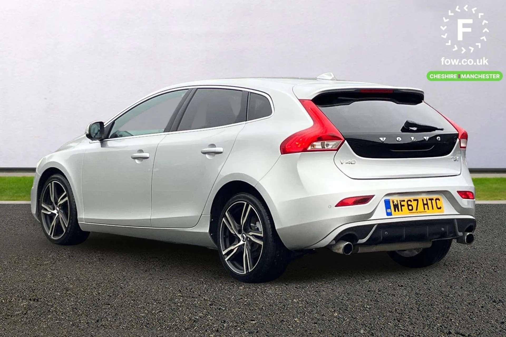 2017 VOLVO V40 2017 VOLVO V40