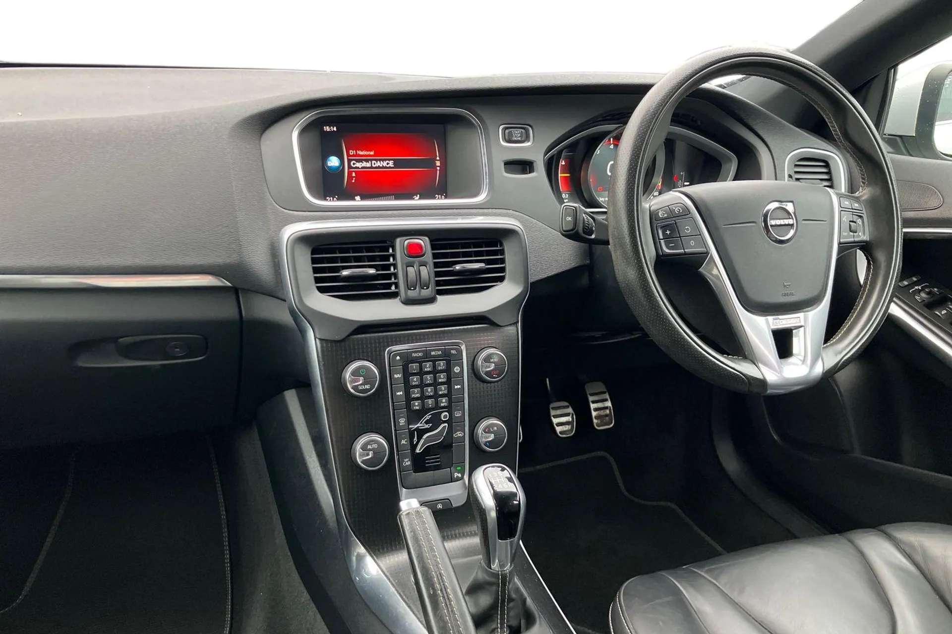 2017 VOLVO V40 2017 VOLVO V40