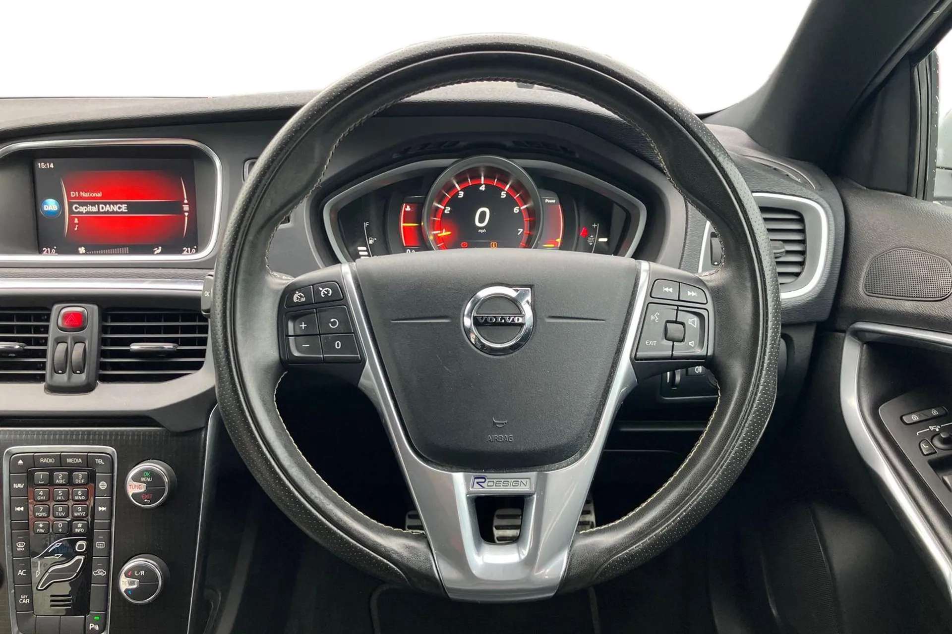 2017 VOLVO V40 2017 VOLVO V40