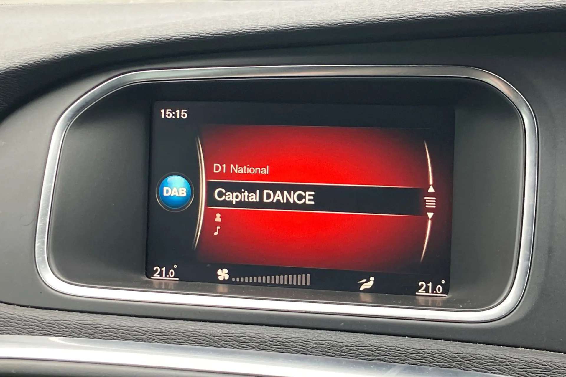 2017 VOLVO V40 2017 VOLVO V40
