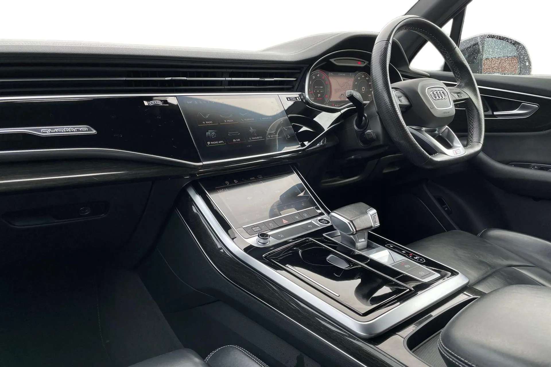 A 2022 AUDI Q7 55 TFSI Quattro Black Edition 5dr Tiptronic [Audi matrix LED headlights with dynamic front and rear indicators, Parking system plus with 360 degree di A 2022 AUDI Q7 55 TFSI Quattro Black Edition 5dr Tiptronic [Audi matrix LED headlights with dynamic front and rear indicators, Parking system plus with 360 degree di