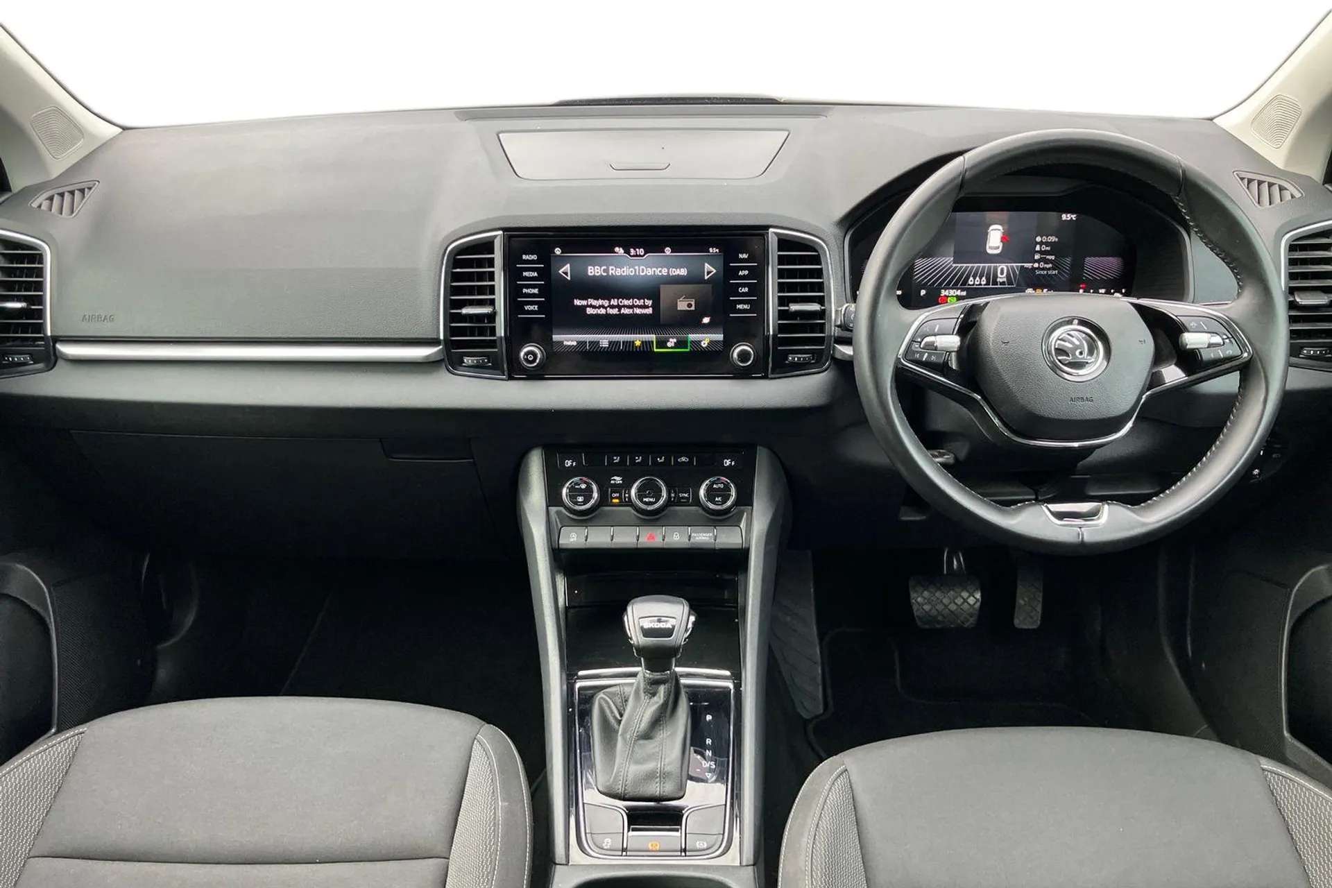 A 2023 SKODA KAROQ 2.0 TDI SE Drive 5dr DSG [Start/stop system with regenerative braking, Dynamic headlight range control with cornering light function, Electric front a A 2023 SKODA KAROQ 2.0 TDI SE Drive 5dr DSG [Start/stop system with regenerative braking, Dynamic headlight range control with cornering light function, Electric front a