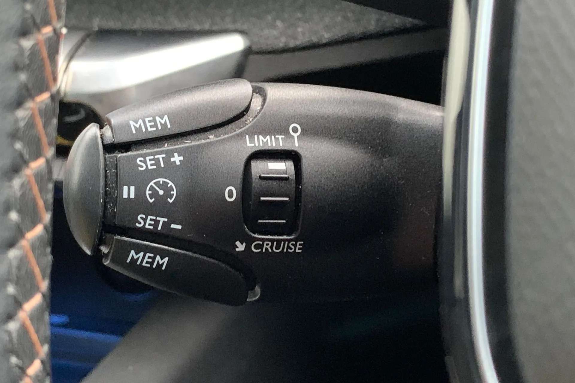 2020 PEUGEOT 3008 2020 PEUGEOT 3008