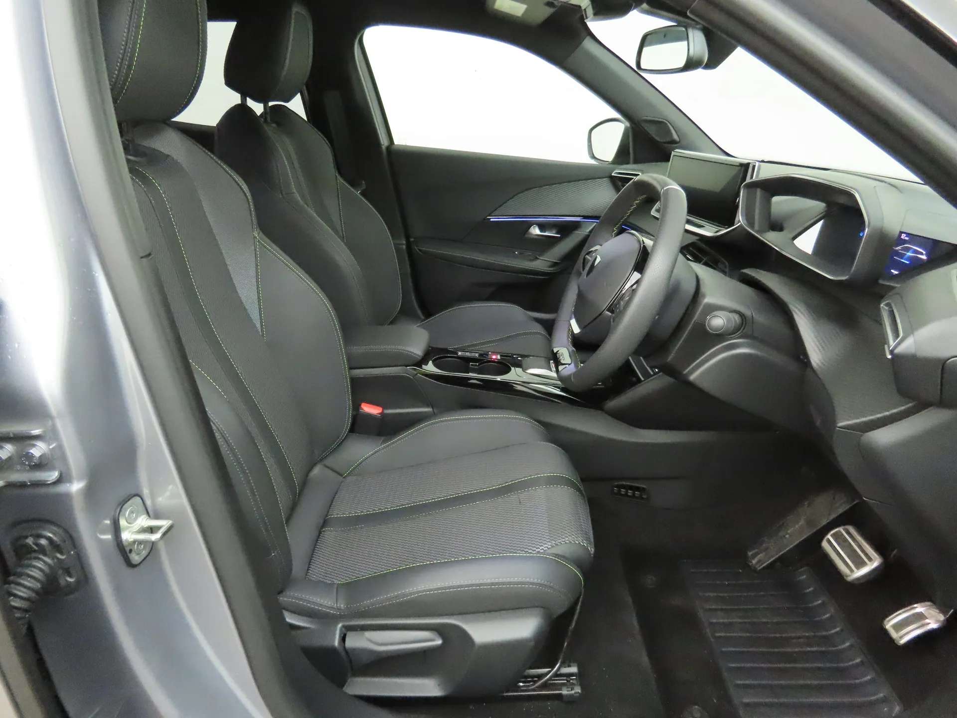 A 2025 PEUGEOT 2008 115kW GT 54kWh 5dr Auto [ Full LED headlights with smartbeam assist with auto height adjustment, Visibility pack , PEUGEOT i-Cockpit with configurable A 2025 PEUGEOT 2008 115kW GT 54kWh 5dr Auto [ Full LED headlights with smartbeam assist with auto height adjustment, Visibility pack , PEUGEOT i-Cockpit with configurable
