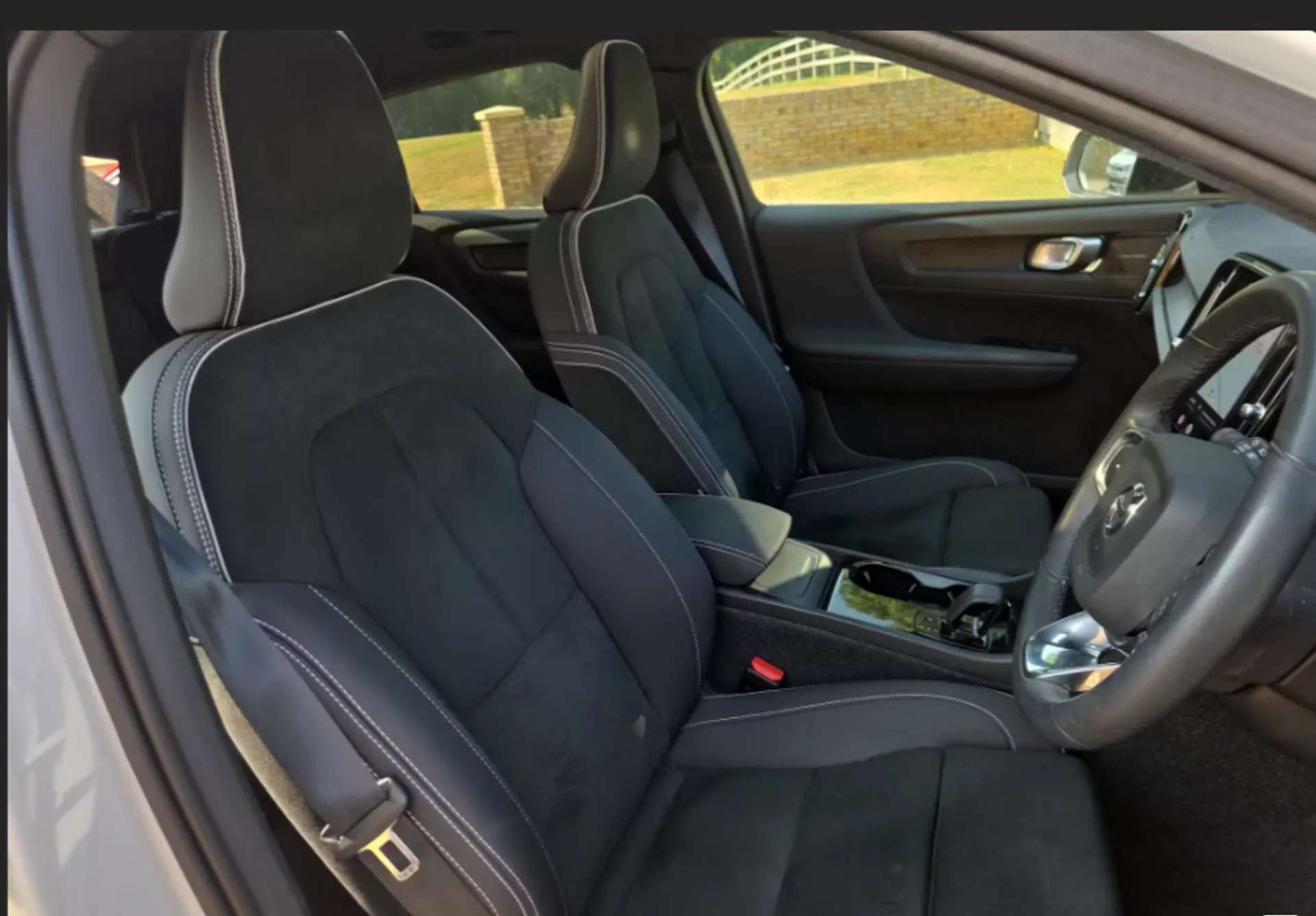 2022 VOLVO C40 2022 VOLVO C40