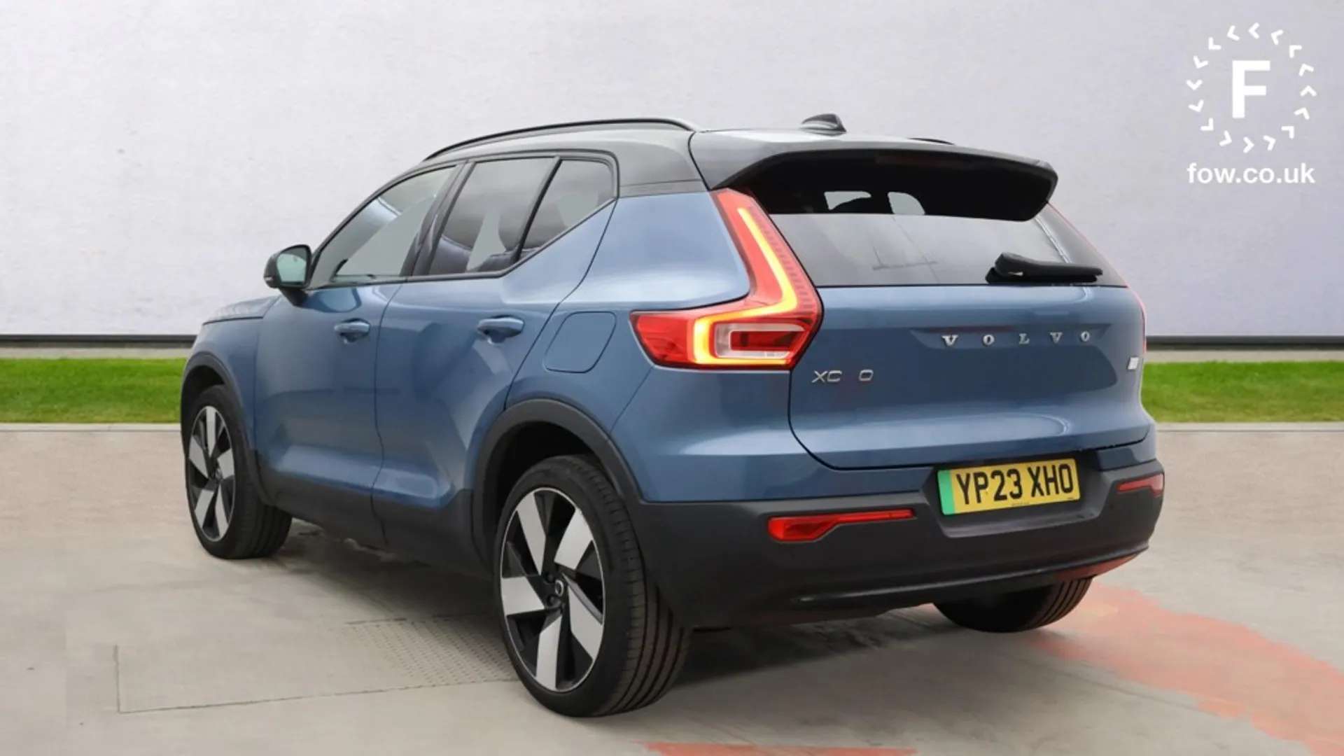 2023 VOLVO XC40 2023 VOLVO XC40