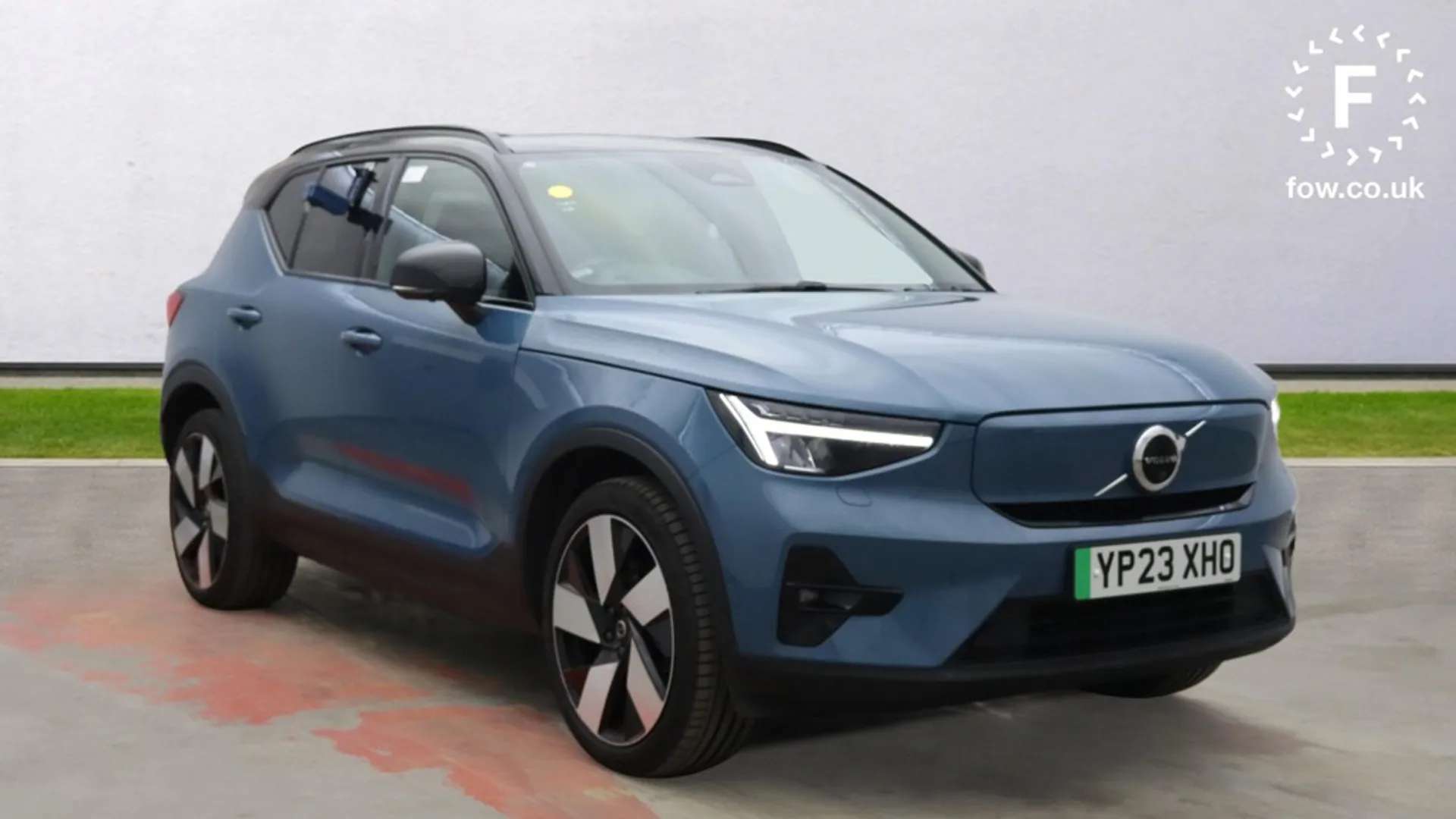 2023 VOLVO XC40 2023 VOLVO XC40