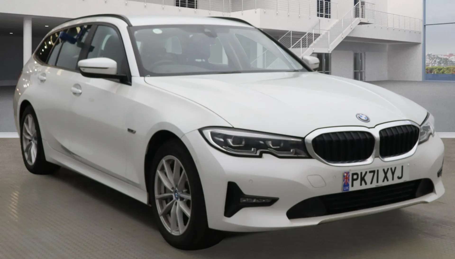 A 2022 BMW 3 SERIES 330e SE Pro 5dr Step Auto [ Personal Profile - automatic lock when driving away selectable , Auto start-stop , Connected pack professional , 17" V spo A 2022 BMW 3 SERIES 330e SE Pro 5dr Step Auto [ Personal Profile - automatic lock when driving away selectable , Auto start-stop , Connected pack professional , 17" V spo