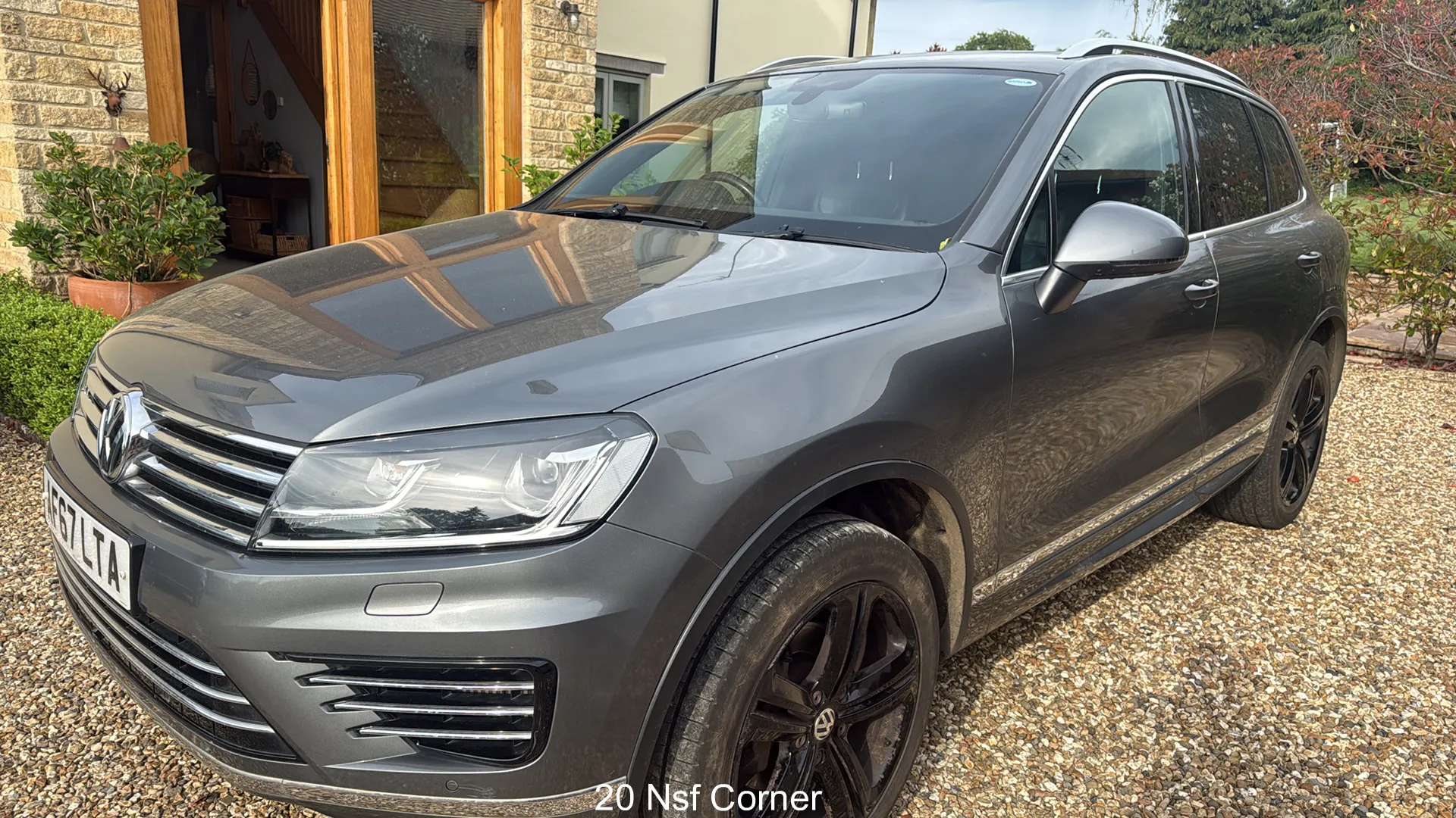 A 2017 VOLKSWAGEN TOUAREG 3.0 V6 TDI BMT 262 R-Line Plus 5dr Tip Auto [Panorama Electric Glass Sunroof, Swivelling Towbar, 20" Mallory Black Alloys, Privacy Glass, Electric Tai A 2017 VOLKSWAGEN TOUAREG 3.0 V6 TDI BMT 262 R-Line Plus 5dr Tip Auto [Panorama Electric Glass Sunroof, Swivelling Towbar, 20" Mallory Black Alloys, Privacy Glass, Electric Tai