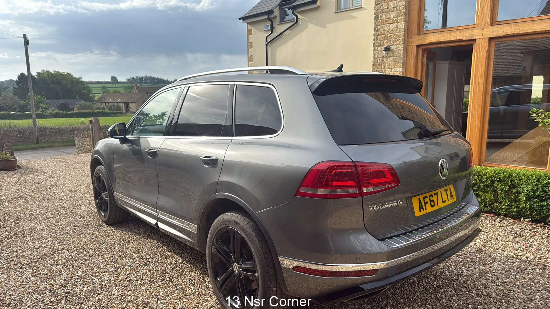 A 2017 VOLKSWAGEN TOUAREG 3.0 V6 TDI BMT 262 R-Line Plus 5dr Tip Auto [Panorama Electric Glass Sunroof, Swivelling Towbar, 20" Mallory Black Alloys, Privacy Glass, Electric Tai A 2017 VOLKSWAGEN TOUAREG 3.0 V6 TDI BMT 262 R-Line Plus 5dr Tip Auto [Panorama Electric Glass Sunroof, Swivelling Towbar, 20" Mallory Black Alloys, Privacy Glass, Electric Tai