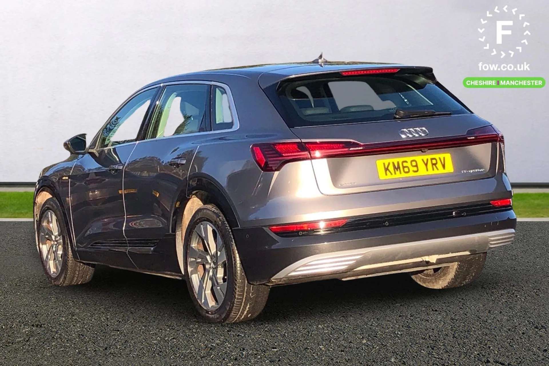 A 2020 AUDI E-TRON 300kW 55 Quattro 95kWh 5dr Auto [ 3 Audi services , Power operated tailgate , Audi virtual cockpit , Gloss styling pack , Audi phone box with wireless A 2020 AUDI E-TRON 300kW 55 Quattro 95kWh 5dr Auto [ 3 Audi services , Power operated tailgate , Audi virtual cockpit , Gloss styling pack , Audi phone box with wireless