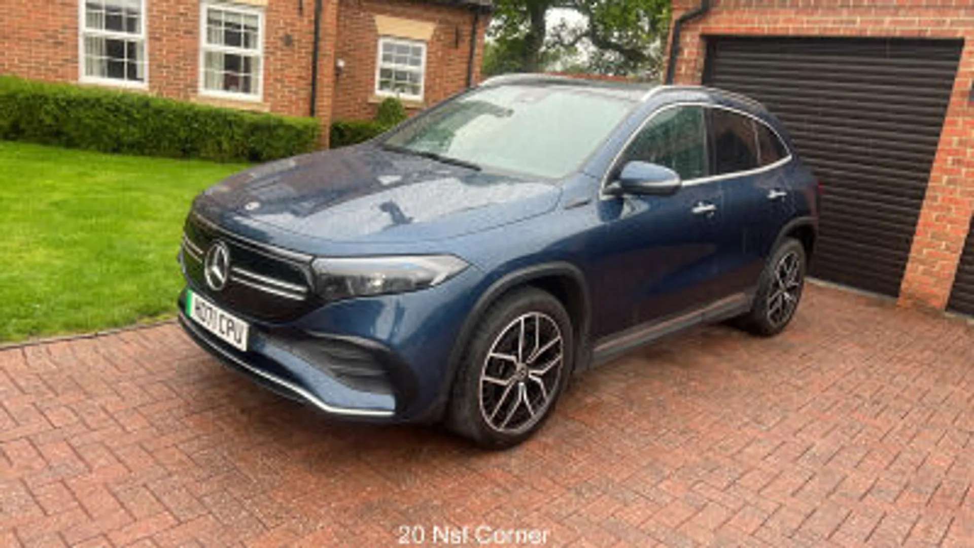 A 2021 MERCEDES-BENZ EQA EQA 350 4M 215kW AMG Line Premium 66.5kWh 5dr Auto [100KW DC onboard charger, Seat comfort pack - EQA, Easy-pack tailgate, LED High performance headla A 2021 MERCEDES-BENZ EQA EQA 350 4M 215kW AMG Line Premium 66.5kWh 5dr Auto [100KW DC onboard charger, Seat comfort pack - EQA, Easy-pack tailgate, LED High performance headla