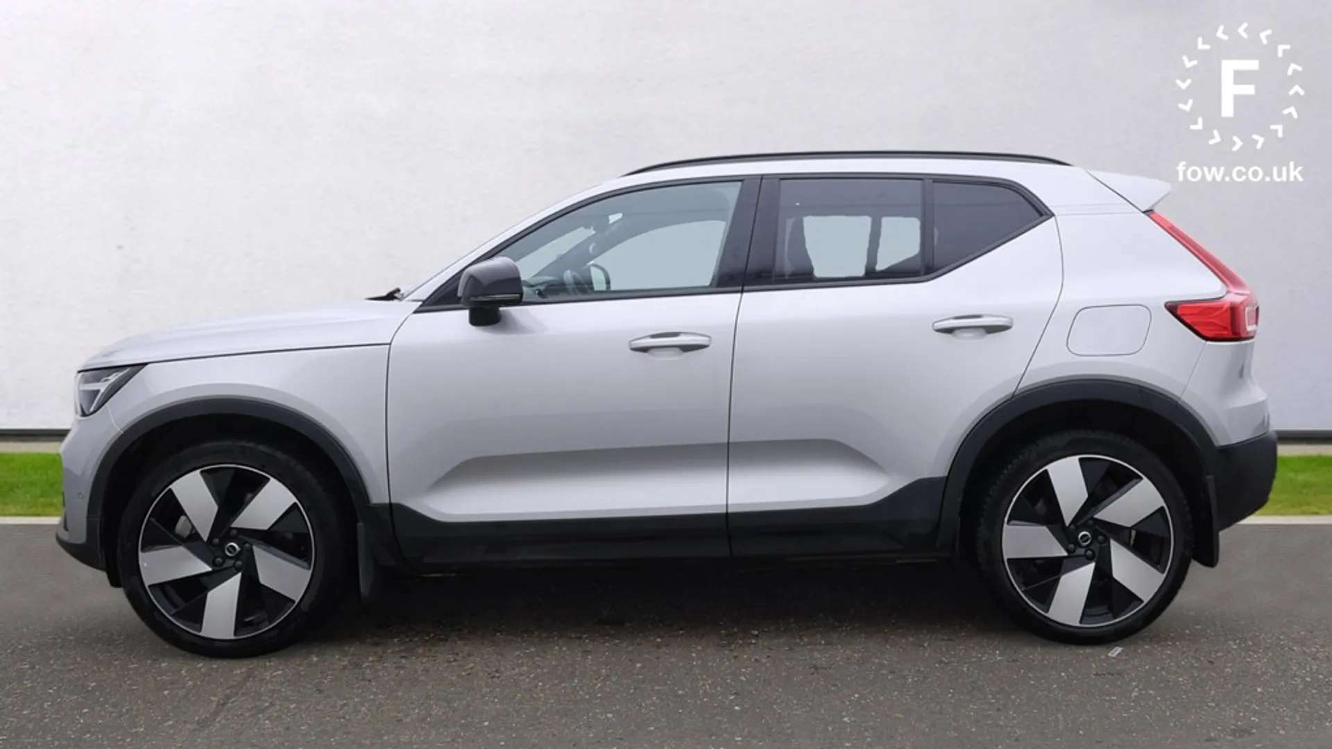 2022 VOLVO XC40 2022 VOLVO XC40