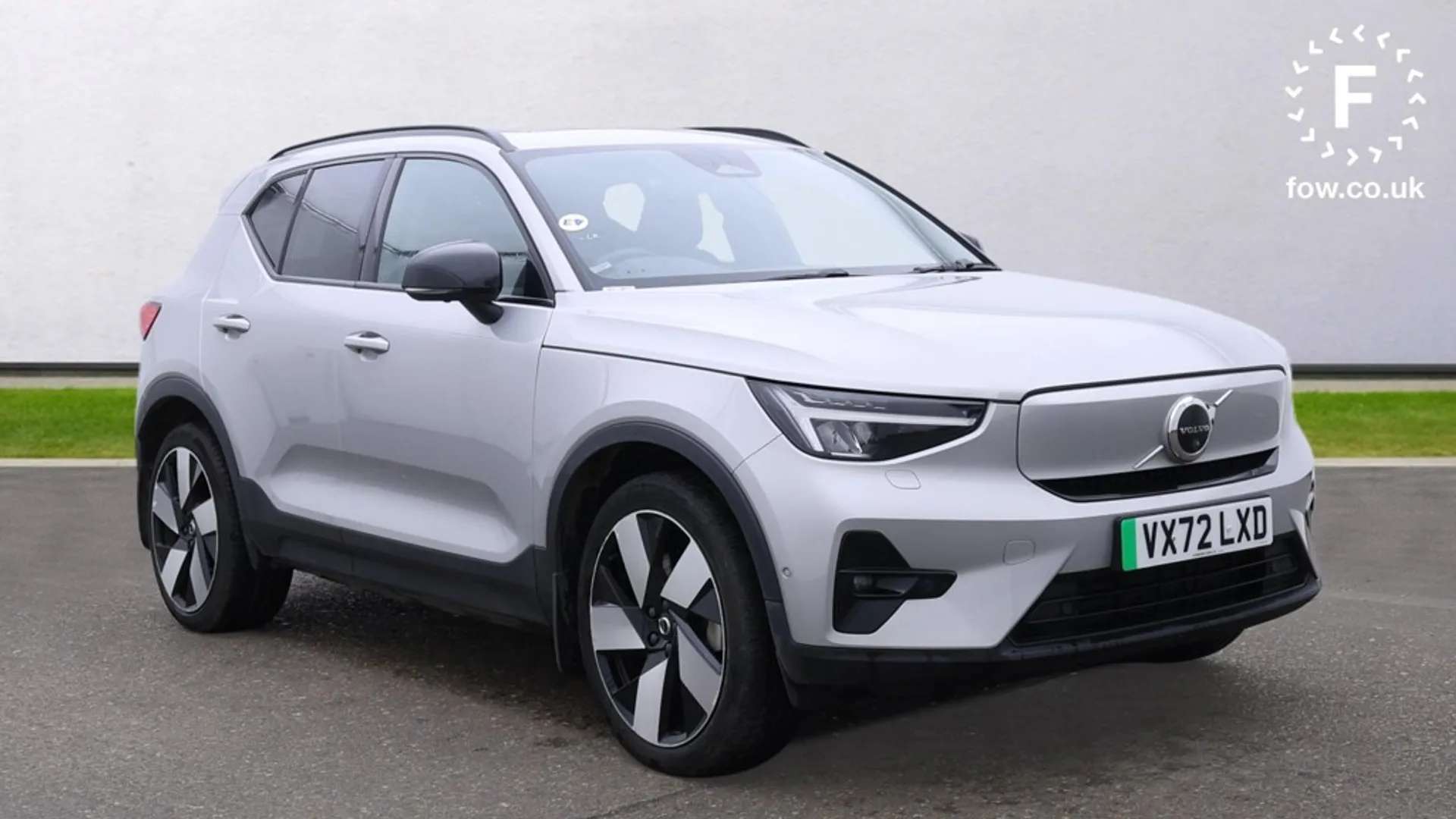 A 2022 VOLVO XC40 170kW Recharge Ultimate 69kWh 5dr Auto [360 degree surround view parking camera, 20" Alloys, Front park assist, Blind Spot Info, Power glass tilt and A 2022 VOLVO XC40 170kW Recharge Ultimate 69kWh 5dr Auto [360 degree surround view parking camera, 20" Alloys, Front park assist, Blind Spot Info, Power glass tilt and