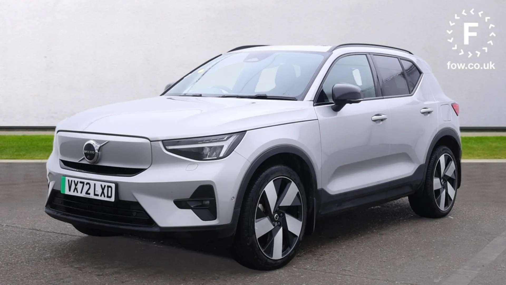 A 2022 VOLVO XC40 170kW Recharge Ultimate 69kWh 5dr Auto [360 degree surround view parking camera, 20" Alloys, Front park assist, Blind Spot Info, Power glass tilt and A 2022 VOLVO XC40 170kW Recharge Ultimate 69kWh 5dr Auto [360 degree surround view parking camera, 20" Alloys, Front park assist, Blind Spot Info, Power glass tilt and