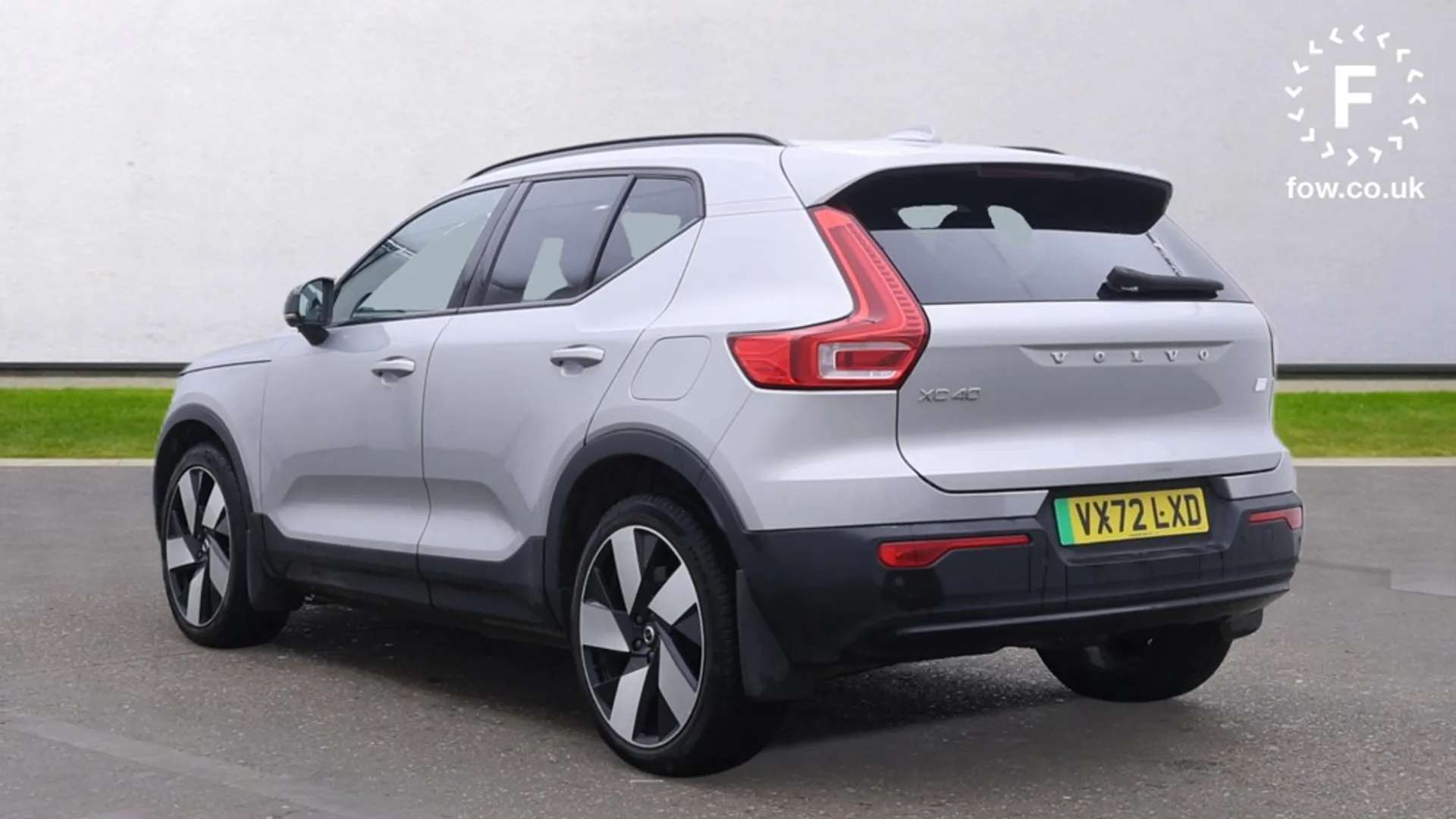 A 2022 VOLVO XC40 170kW Recharge Ultimate 69kWh 5dr Auto [360 degree surround view parking camera, 20" Alloys, Front park assist, Blind Spot Info, Power glass tilt and A 2022 VOLVO XC40 170kW Recharge Ultimate 69kWh 5dr Auto [360 degree surround view parking camera, 20" Alloys, Front park assist, Blind Spot Info, Power glass tilt and