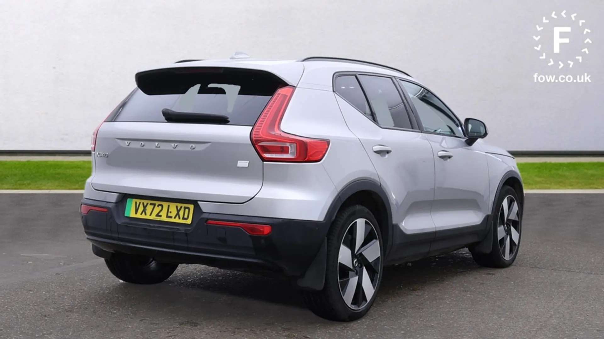 A 2022 VOLVO XC40 170kW Recharge Ultimate 69kWh 5dr Auto [360 degree surround view parking camera, 20" Alloys, Front park assist, Blind Spot Info, Power glass tilt and A 2022 VOLVO XC40 170kW Recharge Ultimate 69kWh 5dr Auto [360 degree surround view parking camera, 20" Alloys, Front park assist, Blind Spot Info, Power glass tilt and