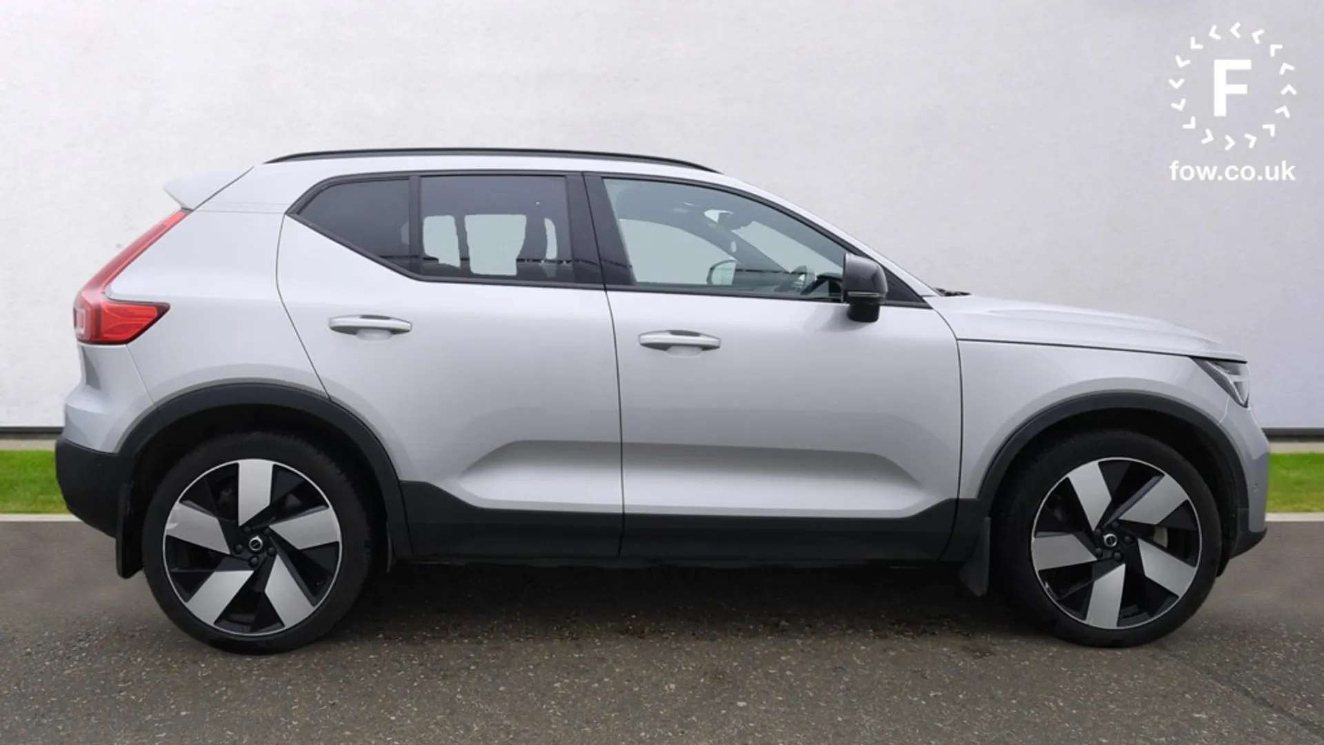2022 VOLVO XC40 2022 VOLVO XC40
