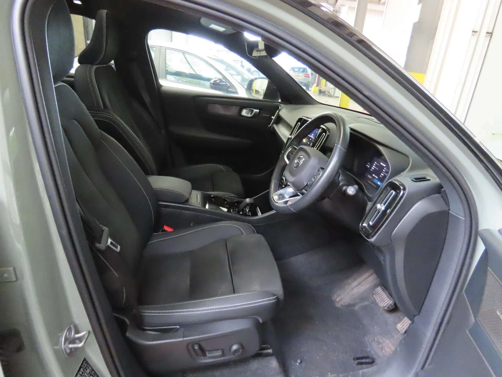 2022 VOLVO XC40 2022 VOLVO XC40