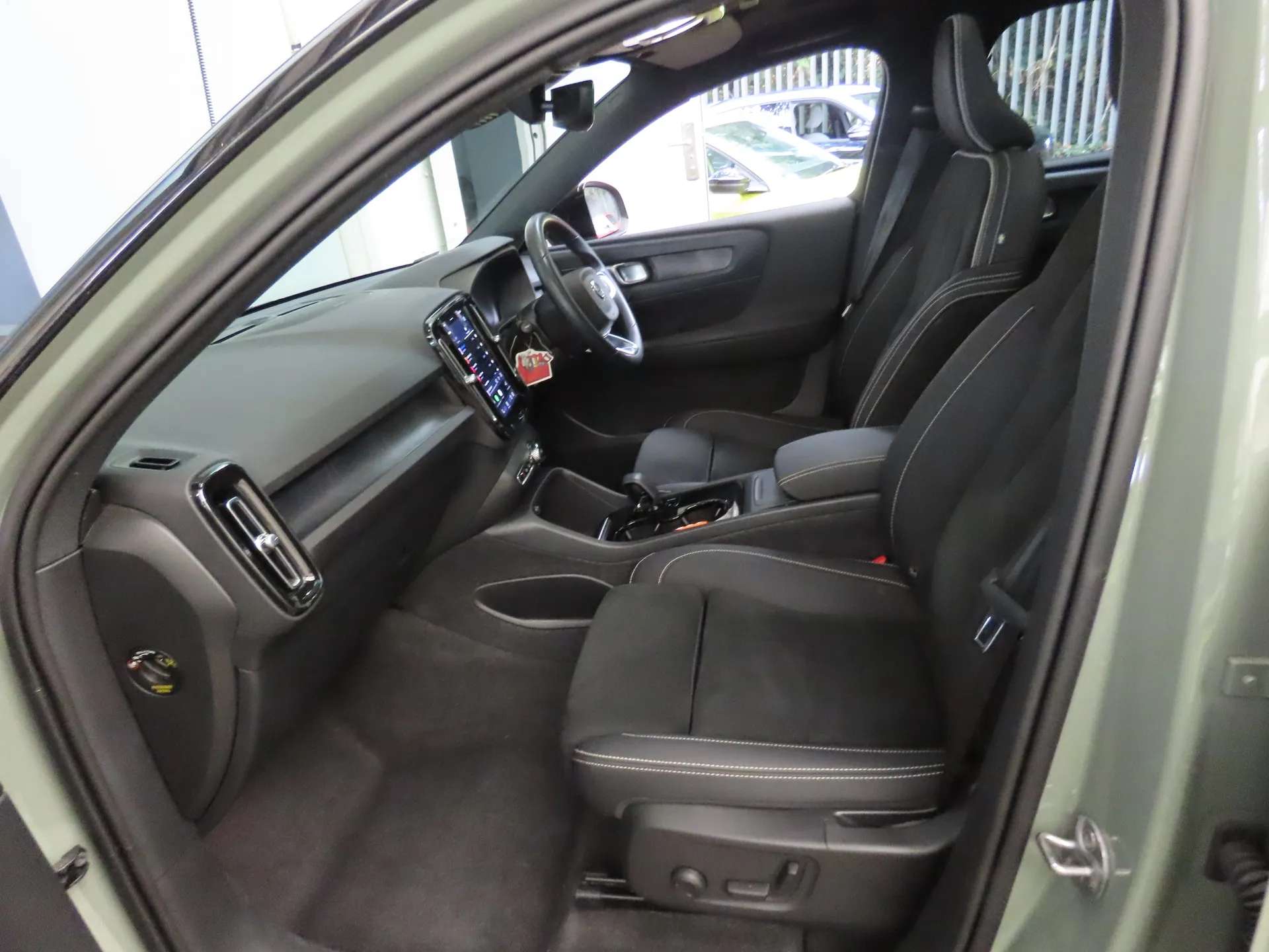 2022 VOLVO XC40 2022 VOLVO XC40
