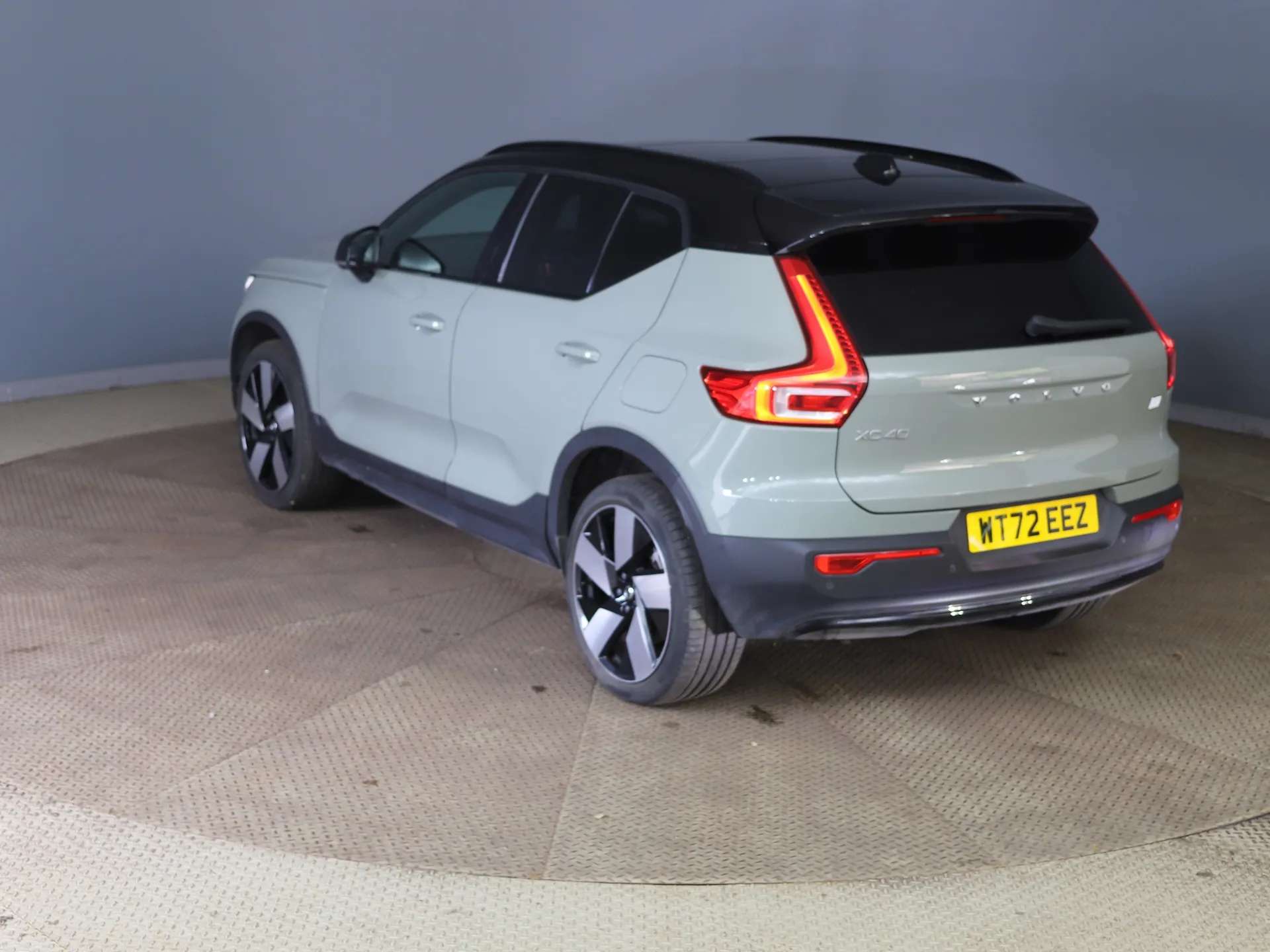 2022 VOLVO XC40 2022 VOLVO XC40