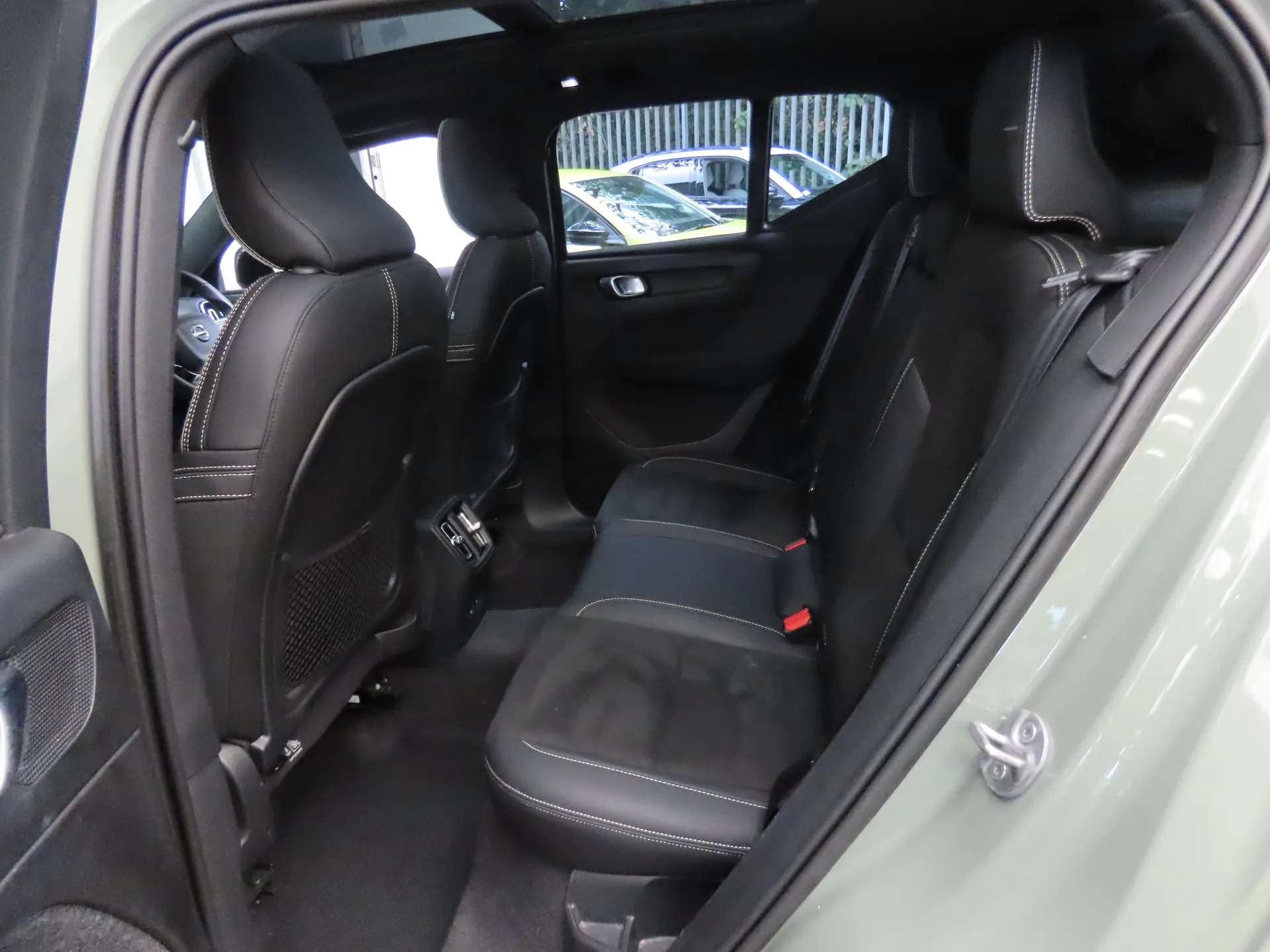 2022 VOLVO XC40 2022 VOLVO XC40