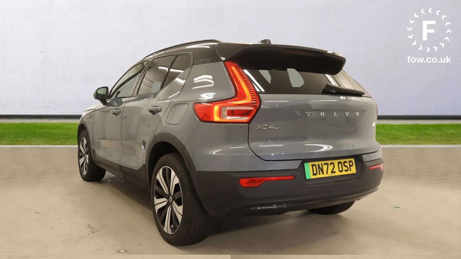 2023 VOLVO XC40 2023 VOLVO XC40