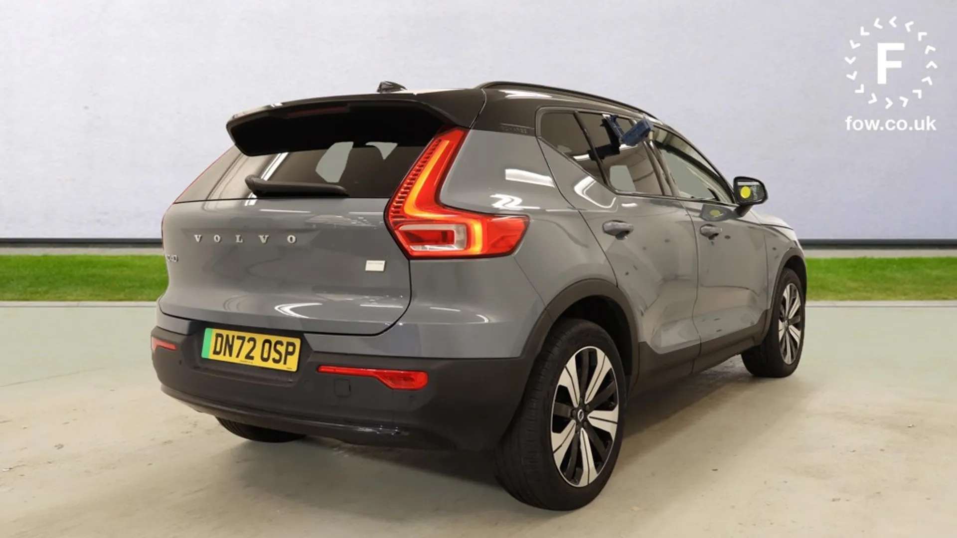 2023 VOLVO XC40 2023 VOLVO XC40