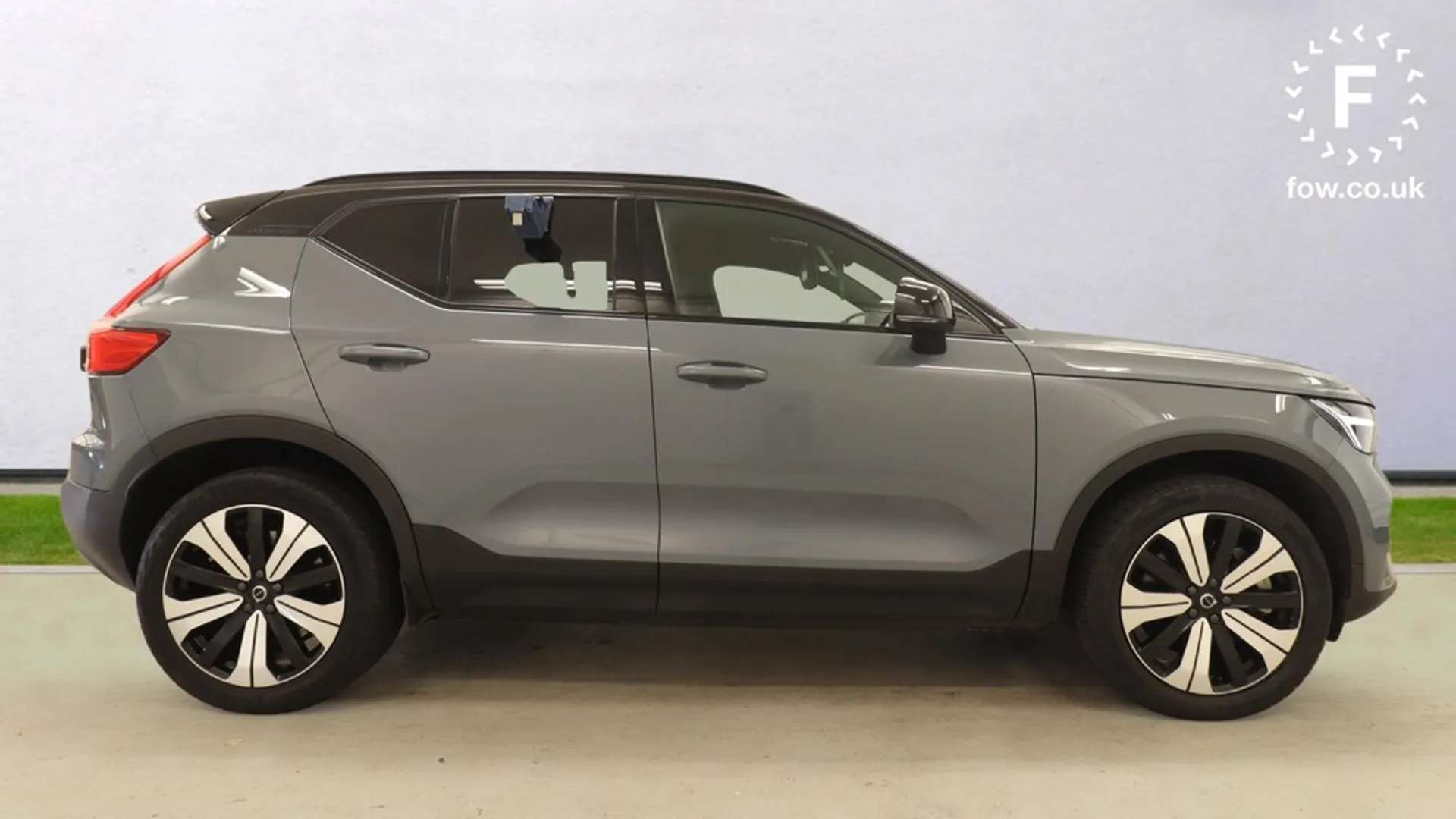 2023 VOLVO XC40 2023 VOLVO XC40